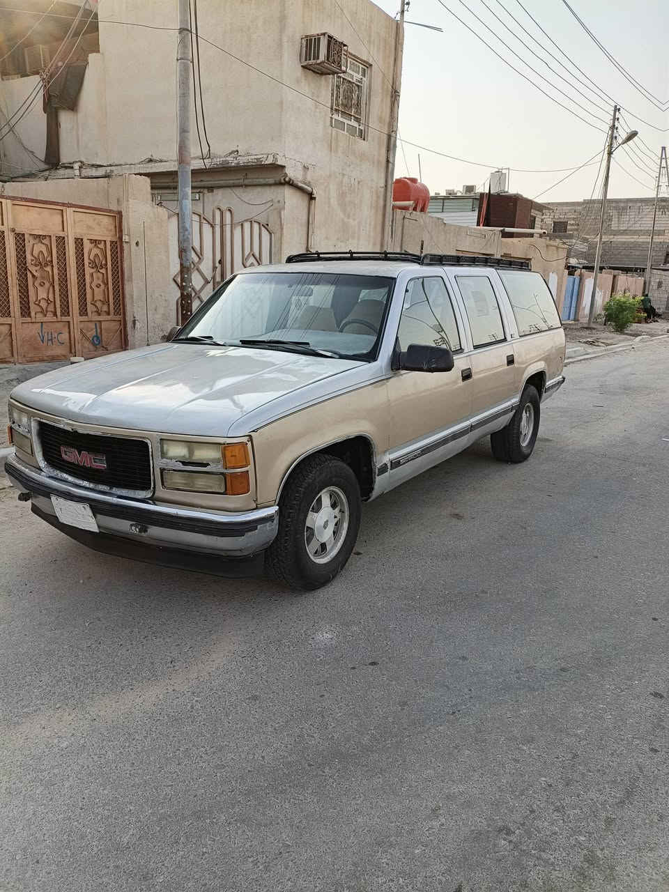 السلام عليكم
جمسي موديل 1995 مكينه 350 وگير700 ٫ خير من الله سياره جاهزة حداده تخم تايـر ٫سنويه لغاية2027 علمأ"التحويل مباشر 
السعر:27
العنوان: البصره 
رقم الهاتف :***********
