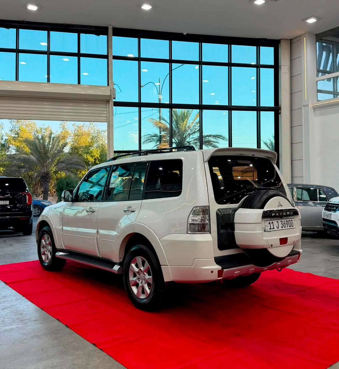 السلام عليكم 
باجيرو 
‏(GLS )
موديل: 2013
ماشية : 139000 KM 
المواصفات 
فتحة 
تحكم ستيرن جهتين 
كروز سرعه 
كشنات جلد 
كشنات كهرباء 2 
مكينة 6 سلندر
فور ويل 4x4
دبل كير 
شاشة 
كاميرا 
لايت زنون 
بلوجكتور 
لد امامي 
زراك لايت 
ويل كب كروم 
دوسات 
مري شفط كهرباء 
حساسات 
7 راكب 
3 قطع 
صاجات 
سبايدر خلفي 
ثلاجة 
(رقم بغداد مشروع وطني بأسمي) 
ملاحظة : (السيارة بيها نص باب صبغ موضح بالسونار )
جاهزه من كلشي بدون اي نقص 
العنوان : بغداد الكاظمية قرب مرور الكاظمية معارض جكوك شركة البحر المميز 
السعر : 155 وبيها مجال بسيط 
للاستفسار 
عبدالرحمن 
*********** 
 ***********
