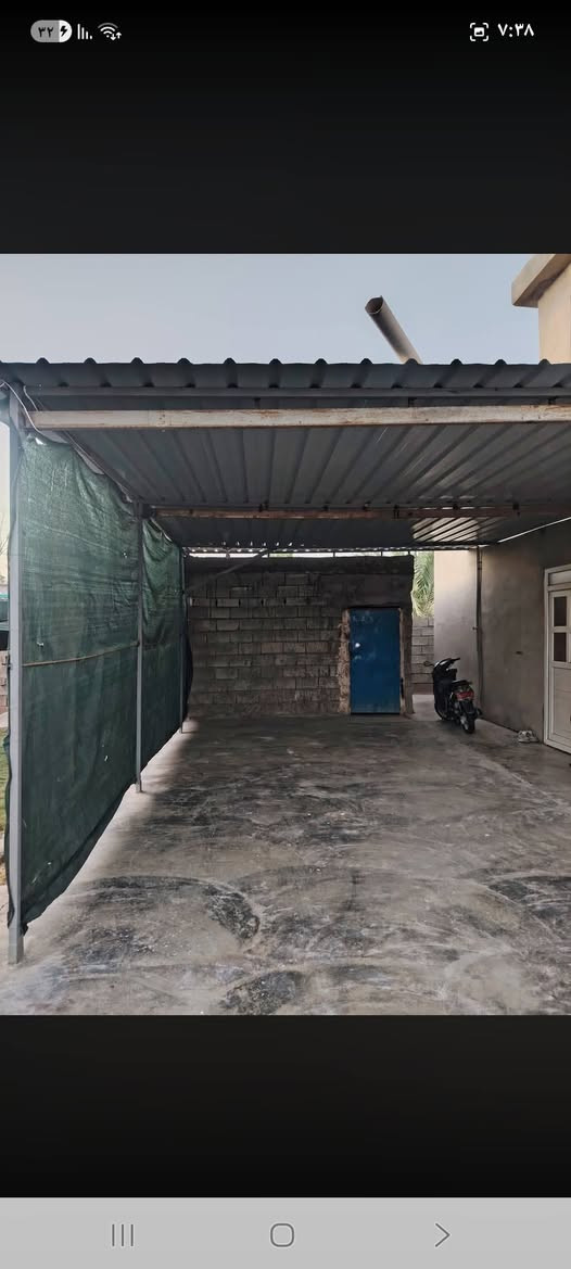 🔴 السلام عليكم  بيت للبيع المساحه 600متر  الموقع حويجه حي السلام قريب من الشارع العام واصل ماء إساله او شاخه غريب علاالجامع مسافه خمسة دقايق علا جسرالتحدي+ استقبال 6×4
مطبخ حار بارد  6×4
مجمع  / غرف عدد 2/ 5×4  معه مخزن 3×3
تانكي ماء 5000لتر/ اتصال ***********

نص مكتوب في الصور:
- ۳۲ ۷:۳۸
- حكيم عمرا Google Maps