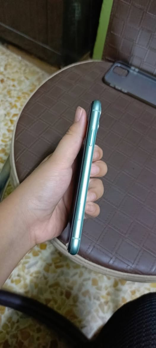 السلام عليكم 
ايفون 11 عادي 
ذاكره128 
دبل سيم كارد 
🚫مبدل شاشه ارقى نوعيه وبطاريه هم ارقى نوعيه100
فيس ايدي شغال ✅
(ملاحضه شاشه بيها فطر بل كلاس مااثر عل لمس) 
جهاز نضافه فول فول 100/99
بيع فقط 
السعر 190الف وبي مجال حيل قليل 
الي معاجبك منشور اعبر 
مكاني موصل ايسر 
لتواصل ‏‪***********‬‏
