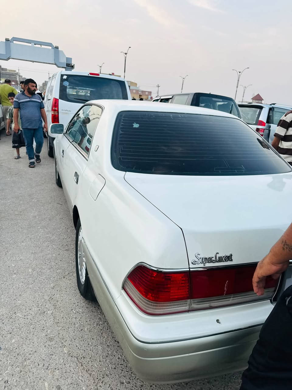 سلام عليكم 
راس ثور فلات مكينه وكير وتخم تاير وتبريد 
مكفوله من كص ونقل جثه وضربه قويه وعيب شرعي 
مكينه 3000 فيشتين 
سنويه منهيه صارله شهرين 
مصبوغ بيه قماره وجاملغات 
السعر 98 بيه مجال 
مكاني بصره 
***********
