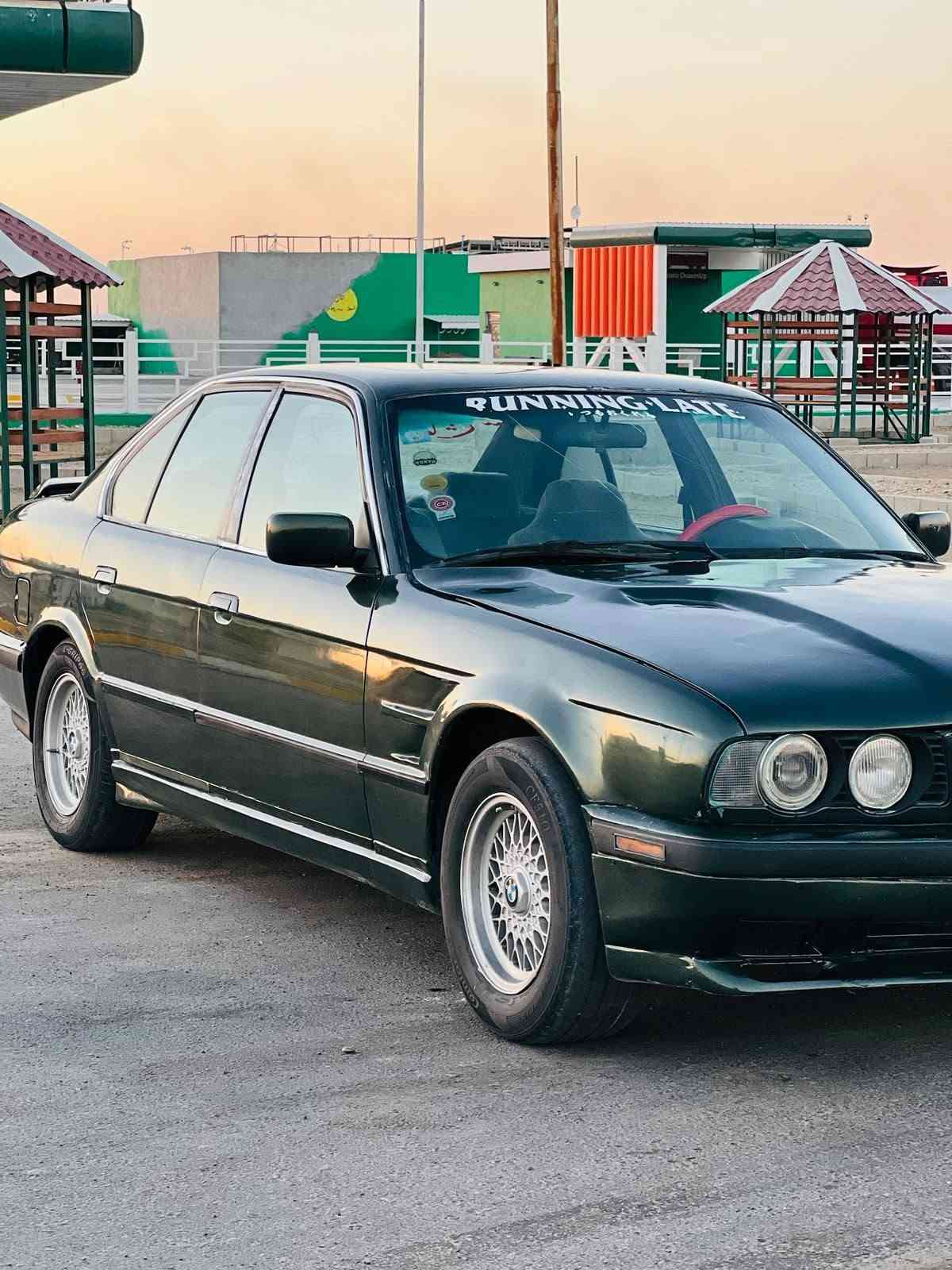 السلام عليكم للبيع او مراوس  BMW /
520/ اصل 
مكينه 525
كير عادي 
موديل 1991 لون زيتوني 
رقم بغداد مشروع وطني 
كير مكينه صدر شرط 
كهربائيات شغاله مابيها نقص 
ويل خليه بلادي 
سياره جديده بمعني الكلمه 
فول نشاط 
ترايها 200 
تبريد كامل نقص غاز فقط 

السعر 43$$/وبيها مجال 
رقم الهاتف / ***********
العنوان صلاح الدين تكريت
