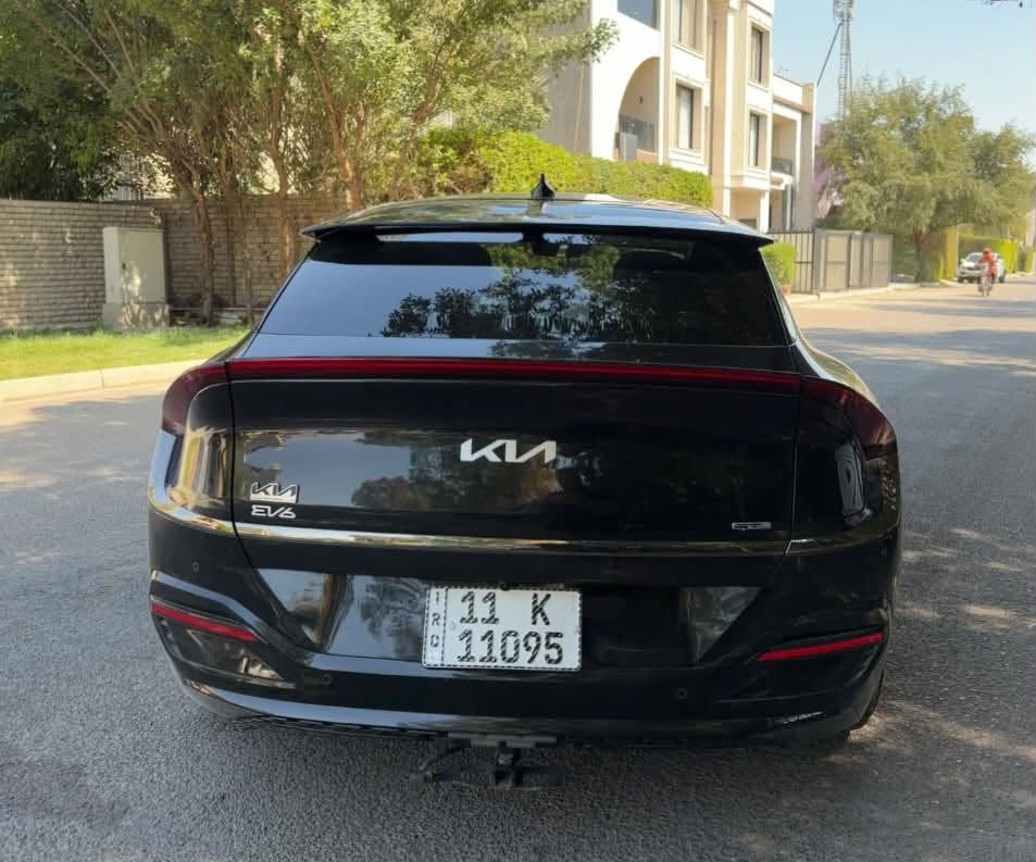 للبيع | Kia EV6 2024 ⚡️🔥
السعر: 170 وبيها مجال بسيط 
▪️ الموديل: 2024
▪️ كهربائية بالكامل ⚡️
▪️ دبل ماطور AWD
▪️ المدى: يصل إلى 600 كم 🔋
▪️ البطارية: 77.4 kWh
▪️ القوة: 320 حصان
▪️ العزم: 605 نيوتن متر
⭐️ المواصفات:
▪️ فول أوبشن
▪️ كشنات لونين
▪️ كشنات كهربائية
▪️ تدفئة وتبريد الكشنات ❄️🔥
▪️ ذاكرة كشن السائق
▪️ Head-Up Display (داته شو)
▪️ كاميرات 360 درجة
▪️ حساسات أمامية وخلفية
▪️ شاشة وسطية + شاشة عدادات رقمية
▪️ Apple CarPlay / Android Auto
▪️ شحن لاسلكي للموبايل
▪️ نظام صوت Meridian 🔊
▪️ دركسون مدفأ
▪️ مثبت سرعة متكيف
▪️ Blind Spot
▪️ دخول وتشغيل بدون مفتاح
▪️ إضاءة LED
▪️ مرايا كهربائية
⚡️ سيارة كهربائية فخمة، دبل ماطور، فول مواصفات
السياره بدون دواخل 
السعر 170 
مكان السياره بغداد حي الجامعه 
                   📞للتواصل :
*********** او ***********
