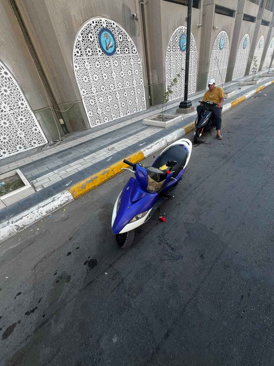 سلام عليكم 
للبيع ثلعب جي تي ار دراجه مكينه بلاديه تجي وشوف بعينك دراجه لأ نضوح ولا تبخير دراجه نكره بكل وقت دراجه كامله مناقصه شيي الكهربايات كله شغاله شلعه ومعدل دراجه تخبلل سعر دراجه 600وبيه مجال مكاني بغداد المنصور وهذا راقمي ***********
