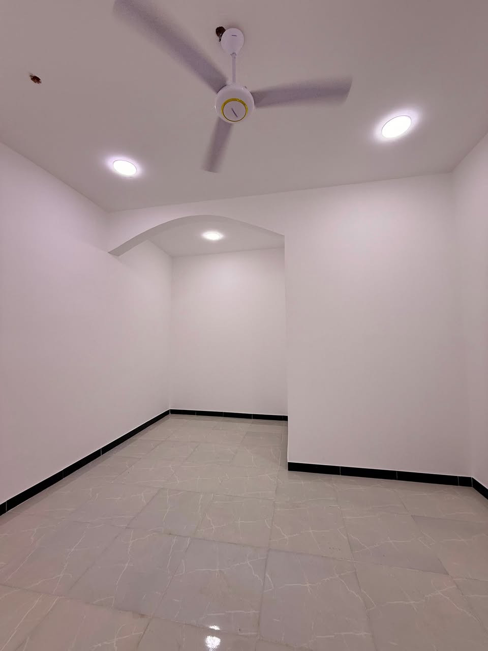 أسعد ألله أوقاتكم بكل خير 🏚
توفر دار سكن البيع
من ضمن مجمع سكني متكامل
جميع الخدمات 
مساحة البيت 150 م
شارع 10 متر 
محتويات البيت 
كراج سياره + حديقه
دوانيه 
صاله
مطبخ + مناور
غرف منام عدد 2
صحيات خارجي وداخلي

العنوان أبي الخصيب طريق سيد حامد مقابل مدينة لأندلس

نوع العقار طابو ملك صرف زراعي عراقي نموذج 25 

السعر 82 مليون وبي مجال
للأستفسار ***********

