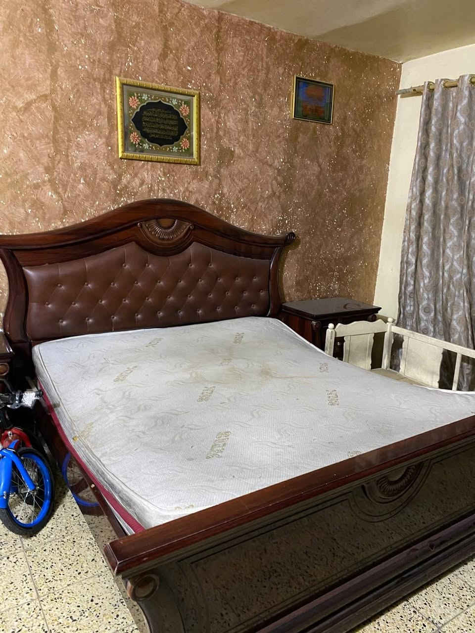 السلام عليكم ورحمه الله وبركاته 
عندي هاي الغرفه للبيع شتنطوني بيها انعم الله مكاني بغداد الاسكان
