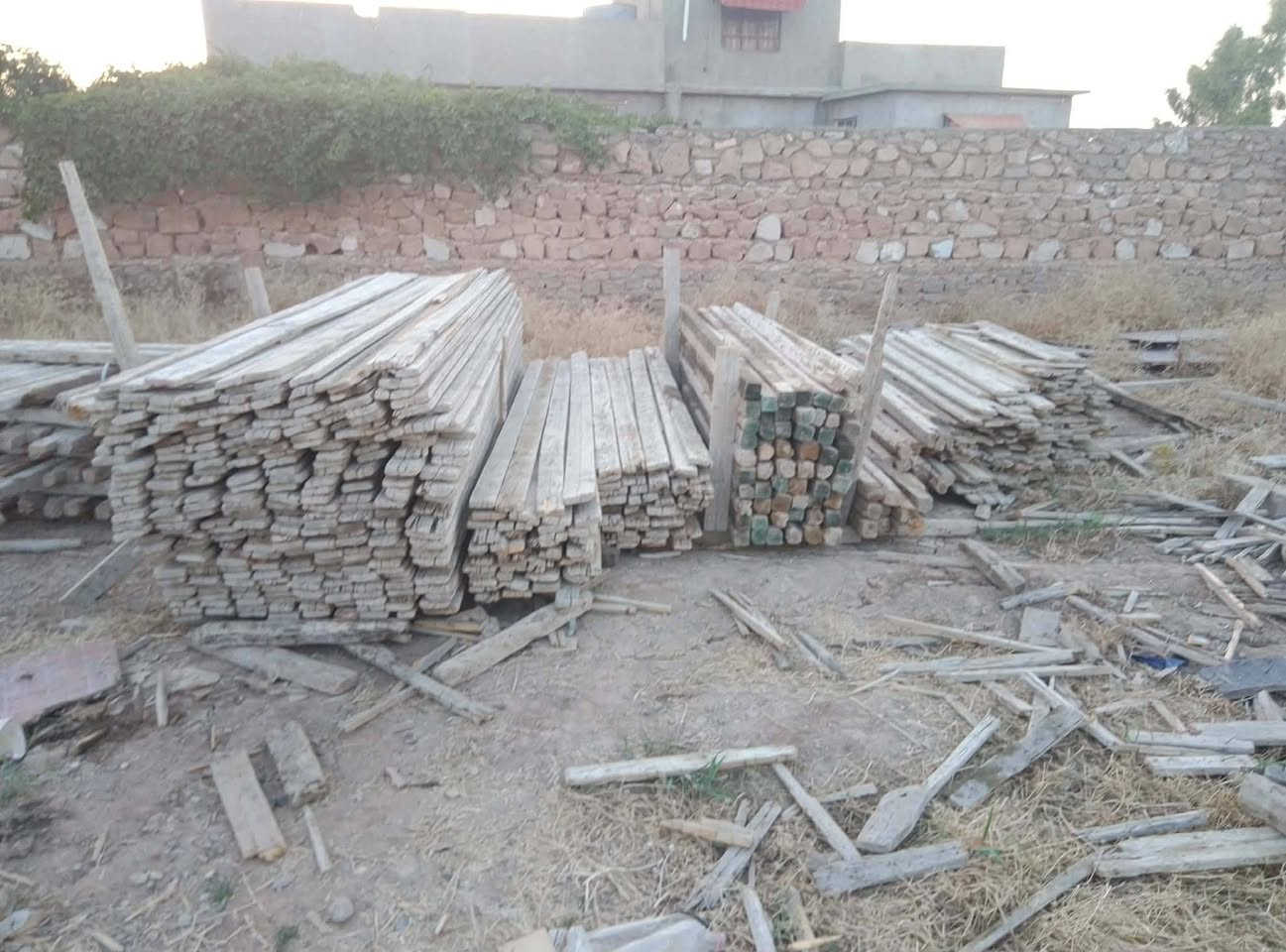 سلام وعليكم مكلف بل نشر خشب لبيع المساحه 250 رقم الهاتف ‏‪***********‬‏
