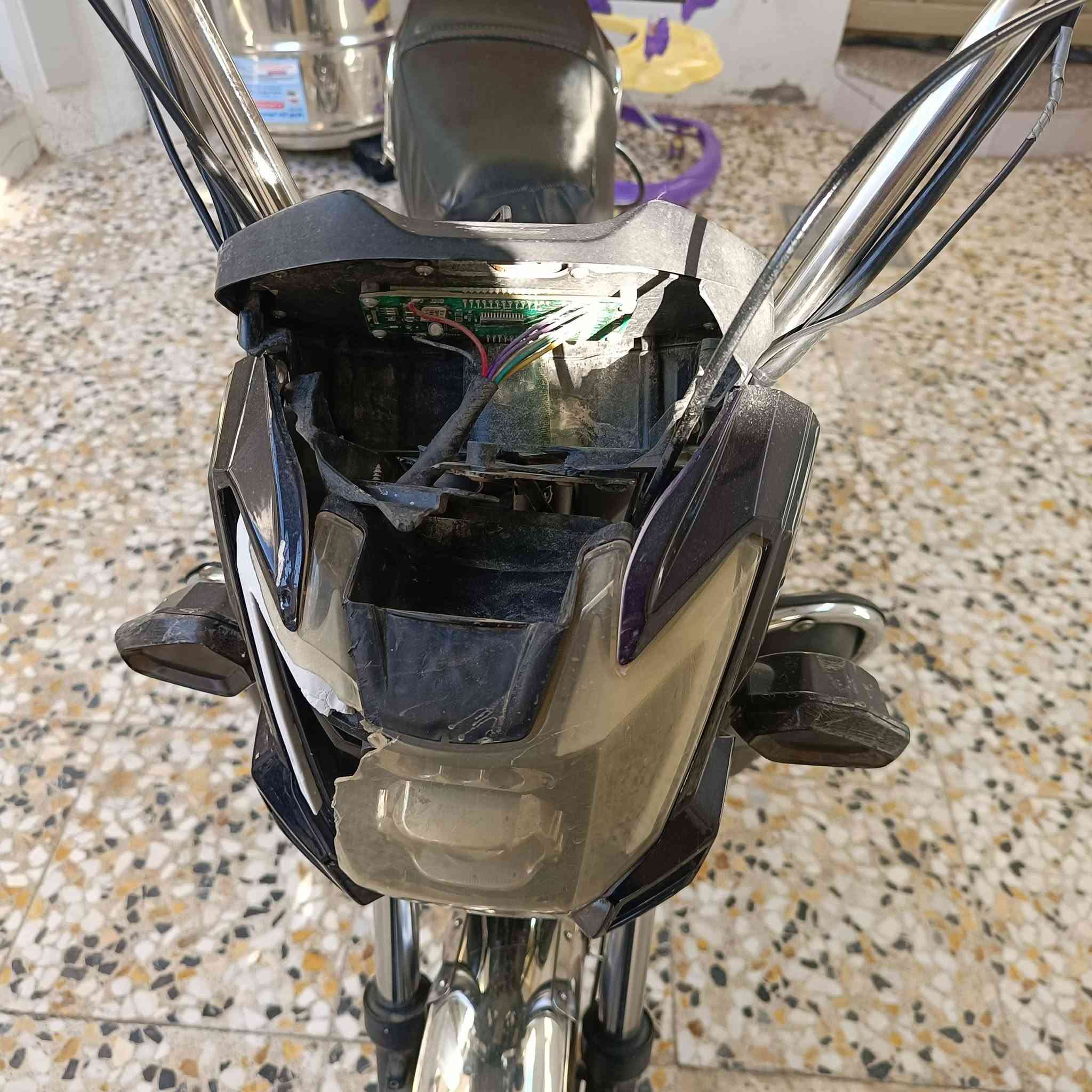 للبيع زنكو مثل ما موضح بالصوره
5 بطاريات السعر 200وبي مجال قليل  مكاني فلوجه تعال وافحص والمجال بعد ما تفحص 

***********

***********
