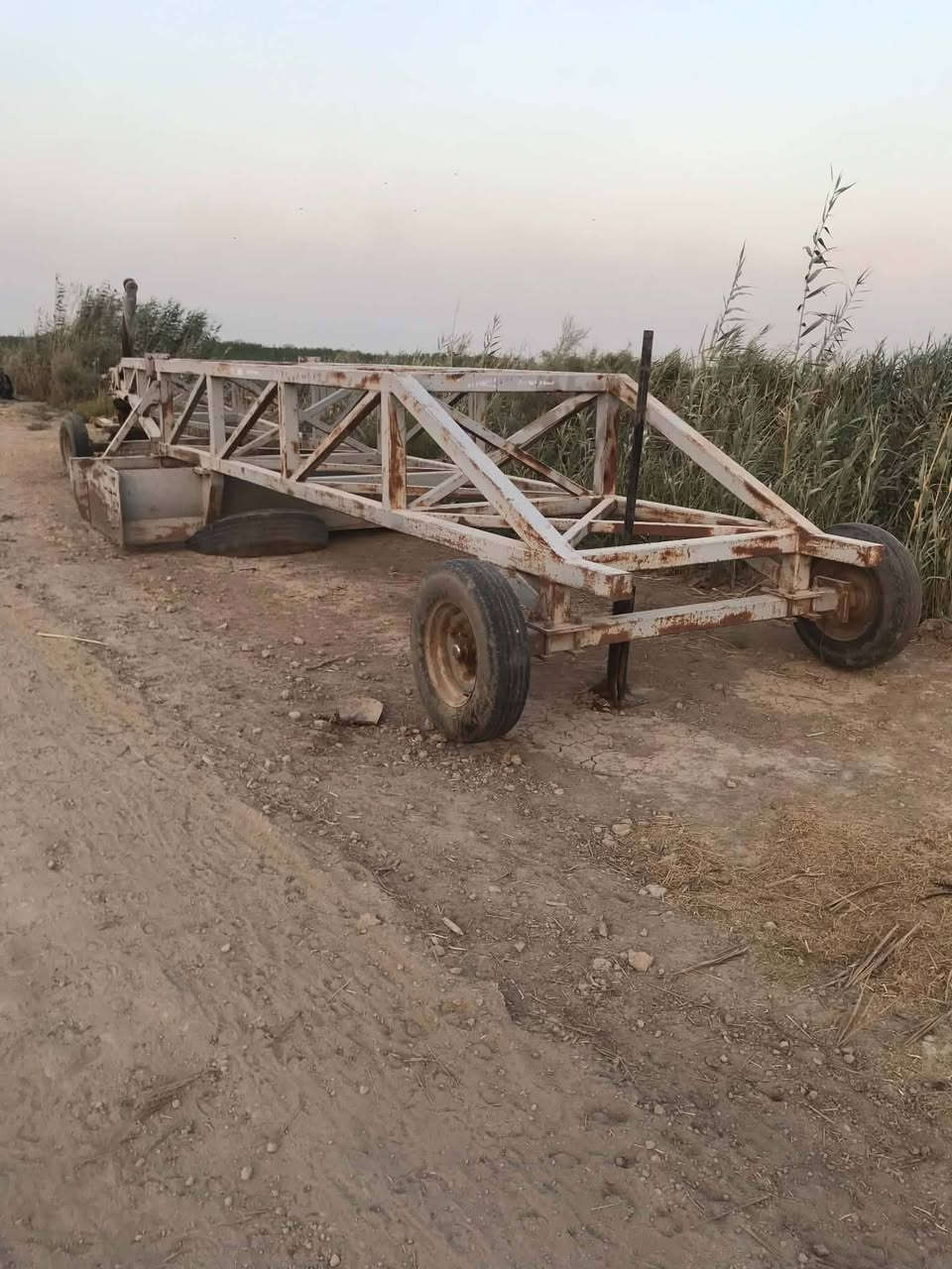 للبيع ترنبول أبو جسر، حالة نظيفة وجيدة جداً، مثل ما واضح بالصور. 

رقم الهاتف: ***********
نضيف جداً، مثل ما واضح بالصور.
✅ جسر قوي ومتين
✅ الشاصي مرتب
✅ الإطارات موجودة
✅ جاهز للعمل
✅ مناسب للأعمال الزراعية والسحب

ا
