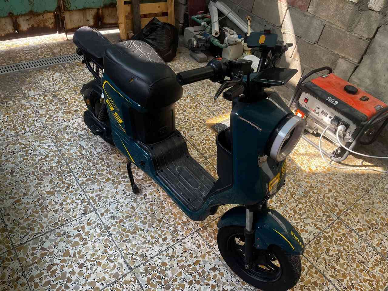 R9 
بدون بطاريات نضيفه سعرها 
150 بيه مجال قليل 
***********
واتساب موجود
بصره القبله
