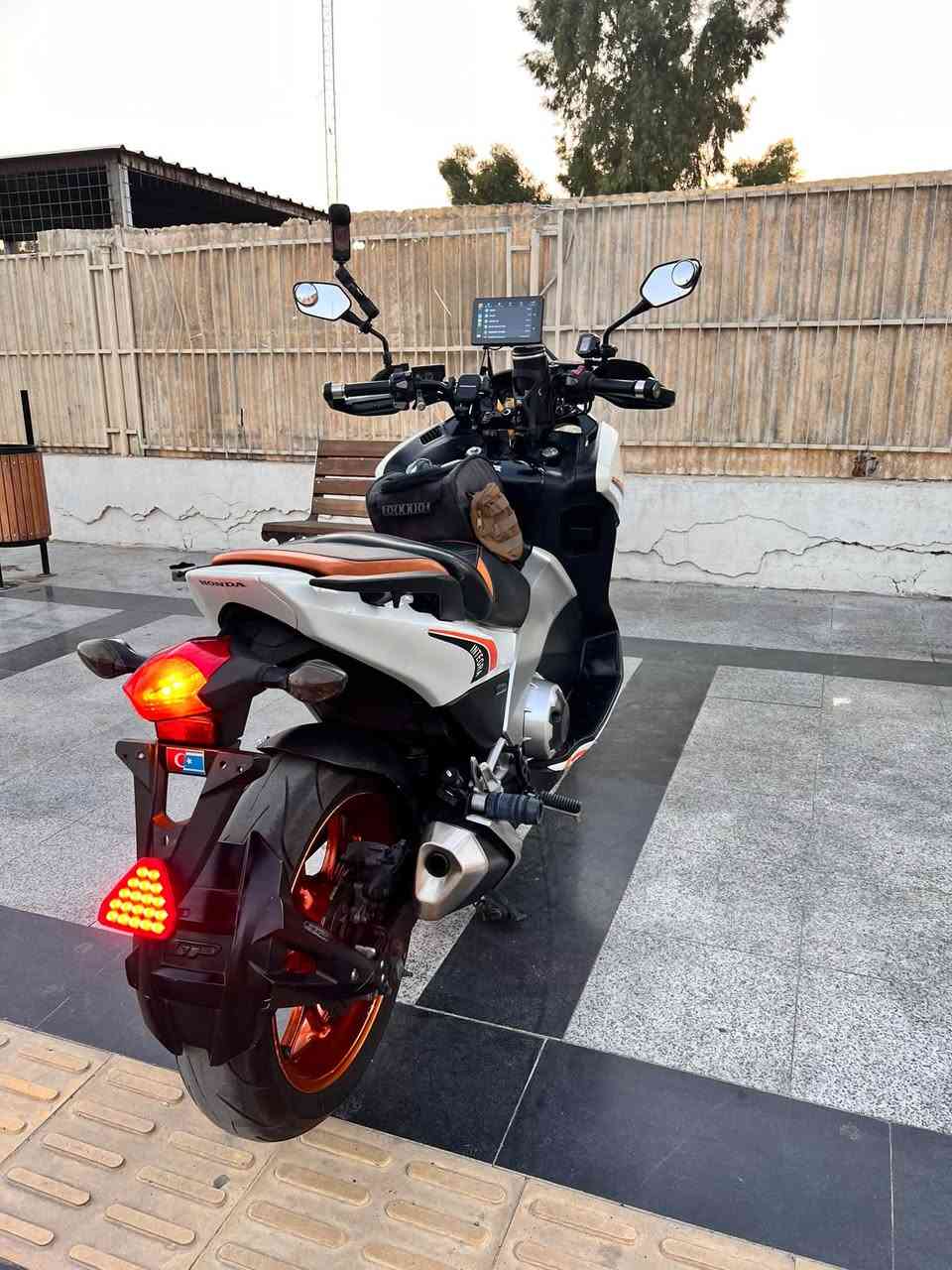 للبيع ‼️ الشراي ماارجعه من ناحية السعر‼️
‏Honda Integra 700D 2012
راح ابيعة اقل من السعر الناشره ب iraqmoto

‼️مكفولة فحص الإنتربول نظيف‼️ لأن اثناء معاملة الترقيم وانسد القرار 
الدراجة بحالة جيدة جداً وبدون حادث  تزويد كامل لاخر حبة ومكفولة كير ومحرك وكهربائيات بطارية varta اصلي قبل شهر شديتله

محرك 700cc سلندرين
نظام ABS 
ونظام ناقل الحركة ثنائي DCT دبل كلتش
اربع مودات قيادة

🔹الاضافات 
دوسات رياضية اضافية من GP
تطوالة مرايات من GP
جامرلغ خلفي وتطوالة جامرلغ امامي من GP
جامة بلادية موجودة وشادلها جامة طويله من GP 
درع أكزوز من GP
جنطة امامية كوالتي عالي وجبير من GP 
درع يدات من GP
قاعدة شاشة كاربلي من GP
رؤوس حديد ثقيل لرزانة الستيرن
كفر او درع راديتر
شاشة CarPlay
حساس تايرات
منفذ شحن من KnMaster type-c و usb
أكزوز مزود مال nc او انتيكرا الي همه نفس الشي بس موديل ٢٠٢٠ بلادي صوت رياضي نفس صوت مال xadv موديل حديث 
تبديل دهن وفلتر محرك وفلتر كير كل 4 آلاف كم
استخدام زيوت محرك وبريك وماي راديتر وتشحيم الزنجير كلها من 
Motul
📞 للتواصل عالرقم او واتسب  فقط *********** 
ماعندي ماسنجر🩵🫡

نص مكتوب في الصور:
- @mehmetocuslu