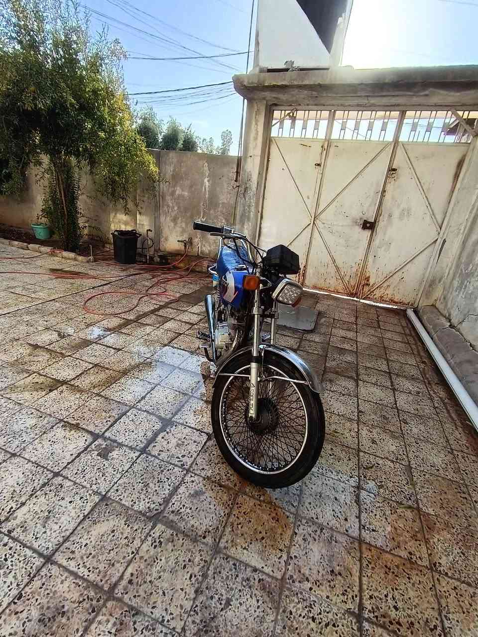 السلام وعليكم
ماطور للبيع ماعجبك لا تكسر بي اخي
وايرمنيه شغاله يعوزك ربط  هورن لايت شغال
الماطور كدام عينك بي منفيس
2020 نضيف السعر380 بي مجال حك جيتك
مكاني موصل الايمن
رقمي  *********** اتصال واتساب وخاص
