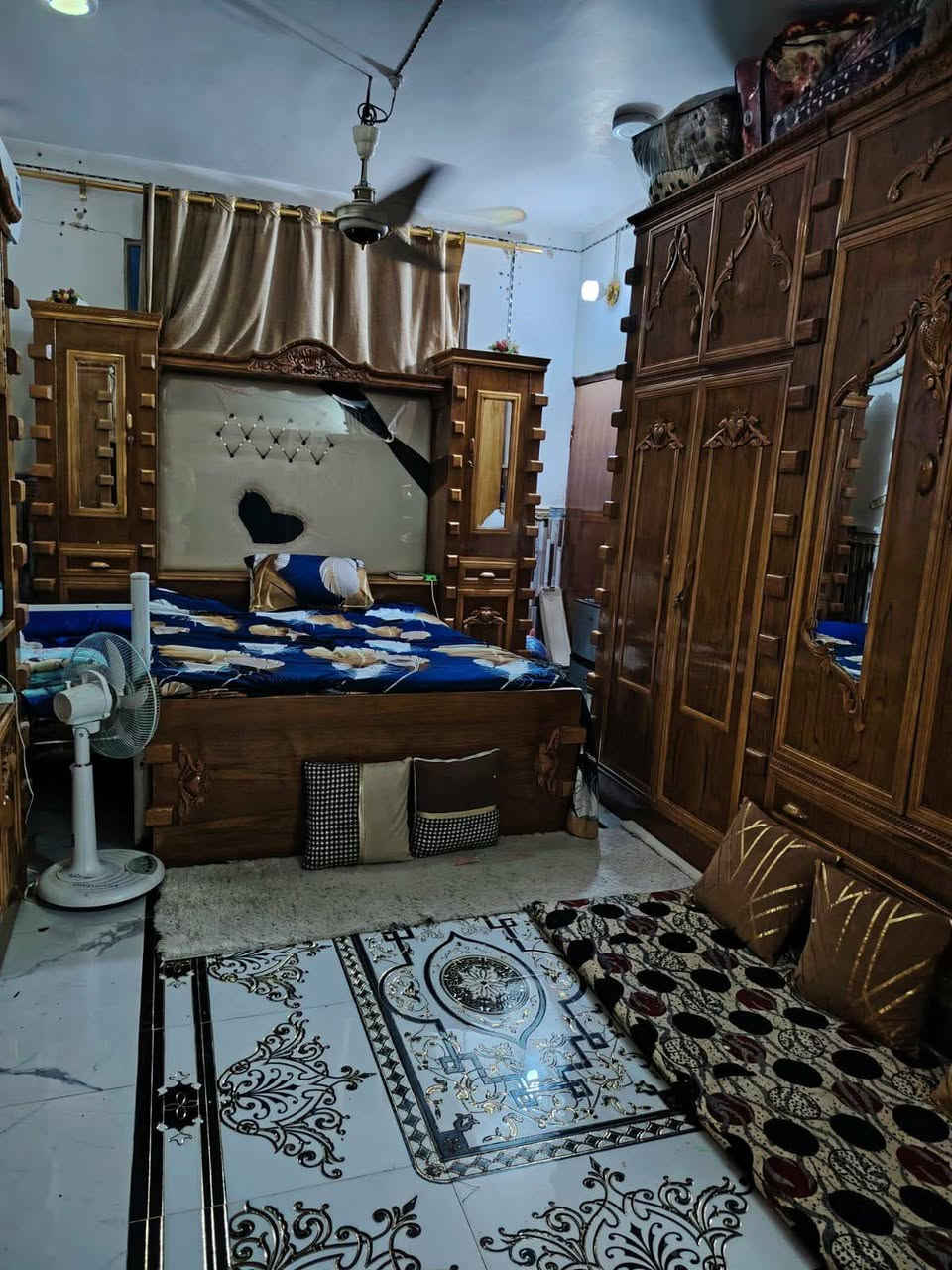 بيت طابو زراعي علئ شارع القادسيه مقابل مدرسه اقرا مساحه 200متر للحجز والاستفسار واتساب فقط ***********
