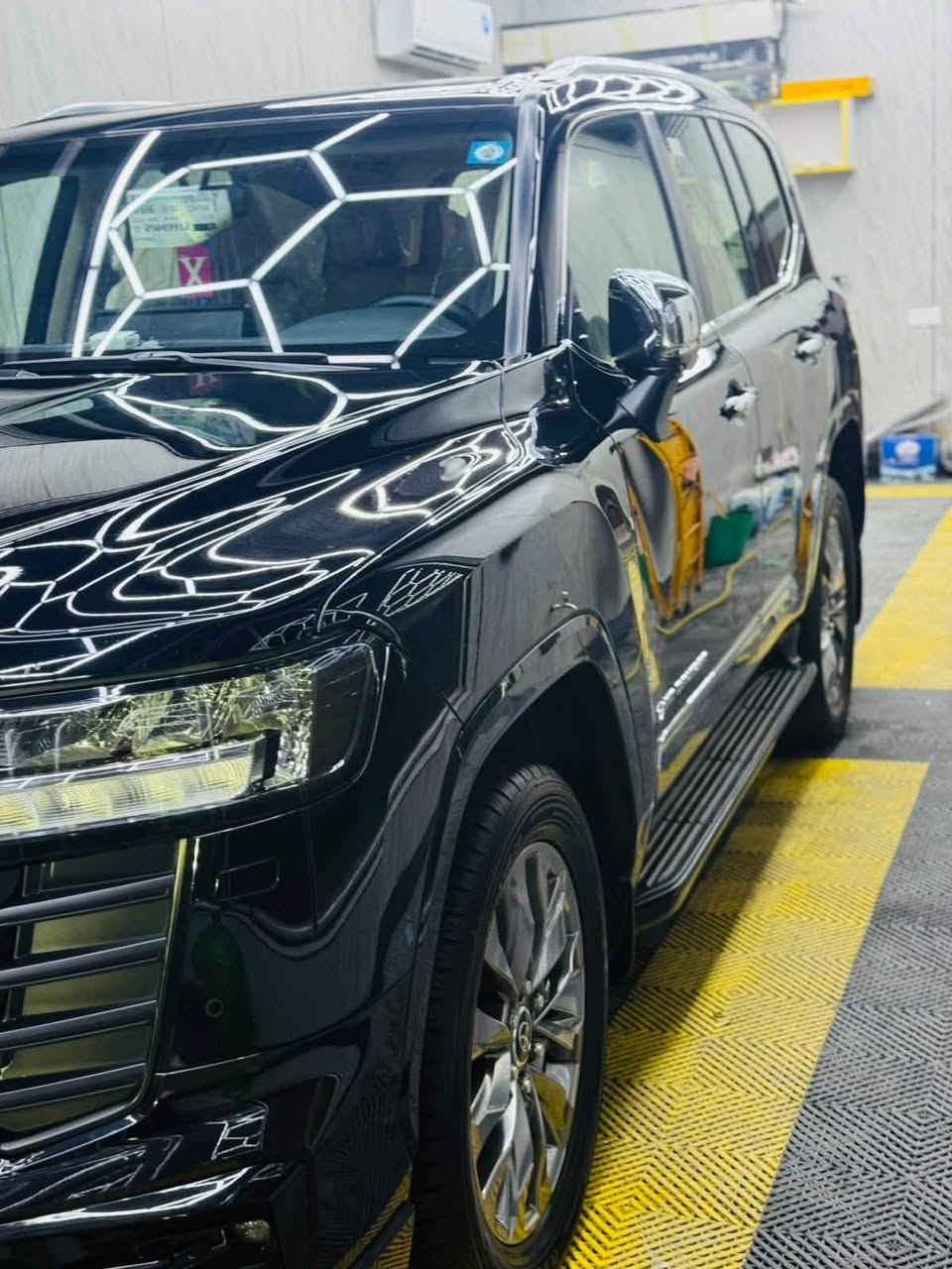 سلام عليكم
تيوتا لاندكروز مديل 2024 
السياره فول لمتتد 
5 كامرات 
كشنات تبريد 
جنطه كهرباء
محرك V6 4000 تنفس طبيعي 
السياره جاهزه من كلشي مكفوله كفاله عامه ماعده ملاحضه بصيطه رصعه باب السايق مشي السياره 102 كيلو حقيقي سعر630وبيه مجال
الاتصال ***********
