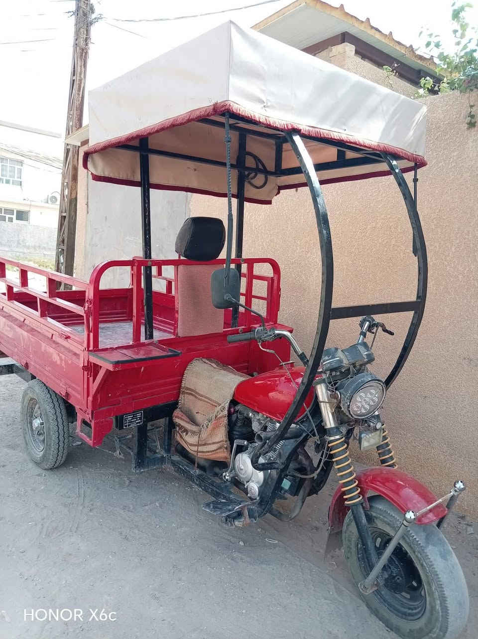 السلام عليكم ستوته٢٠١٩ اوراق موجوده دايوان بيهة مكينه ام طير ٢٠٢٢جديده ستوته معمره على اخر حبايه مال بيت ستوته كامله مكمله اي نقص مابيه كهربائيات كلهة شغاله تايرات جدد ستوته ربع مذب عليهة مكان ديالى كنعان السعر١،٥٠ بيه حك جيه تواصل ***********

نص مكتوب في الصور:
- HONOR X6c