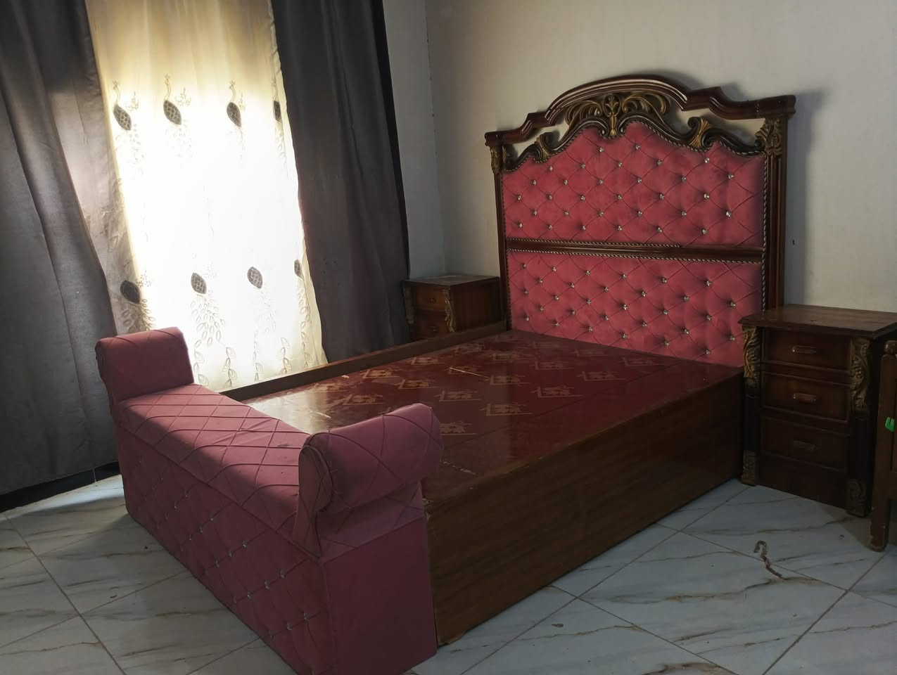 غرفه تسكام اخت جديد وسعر مناسب مكان ابوغرق اي استفسار تصل عل رقم*********** اني مكلفه
