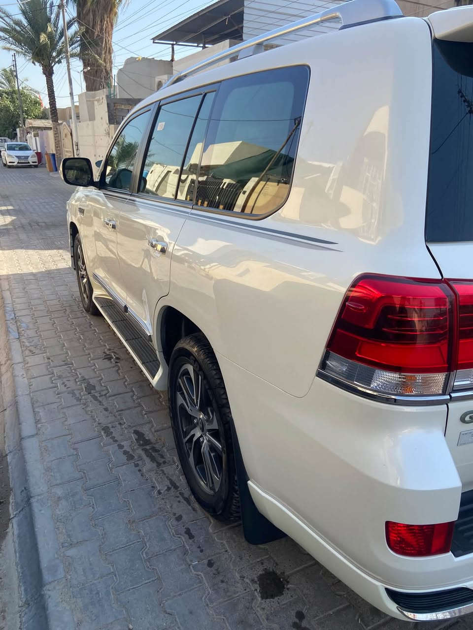 لاندكروزر GXR • ٢٠٢٠ • ٧٣ الف