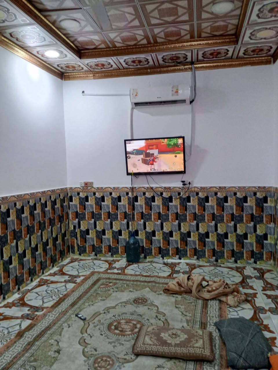 سلام عليكم بيت تجاوز الحيانيه
بيت مساحه 150متر بيت نضيف 

غرف نوم 2صاله واسعه ديوان واسع مطبخ حمام تواليت شغل البيت درجه اولى تجي وتكعد مكان مرتب ماعليه ازاله 

سعر البيت 33للشاري يجي ويشوف يدخل خاص او يراسلني ع واتساب *********** شارع تأميم قرب شارع القائد
