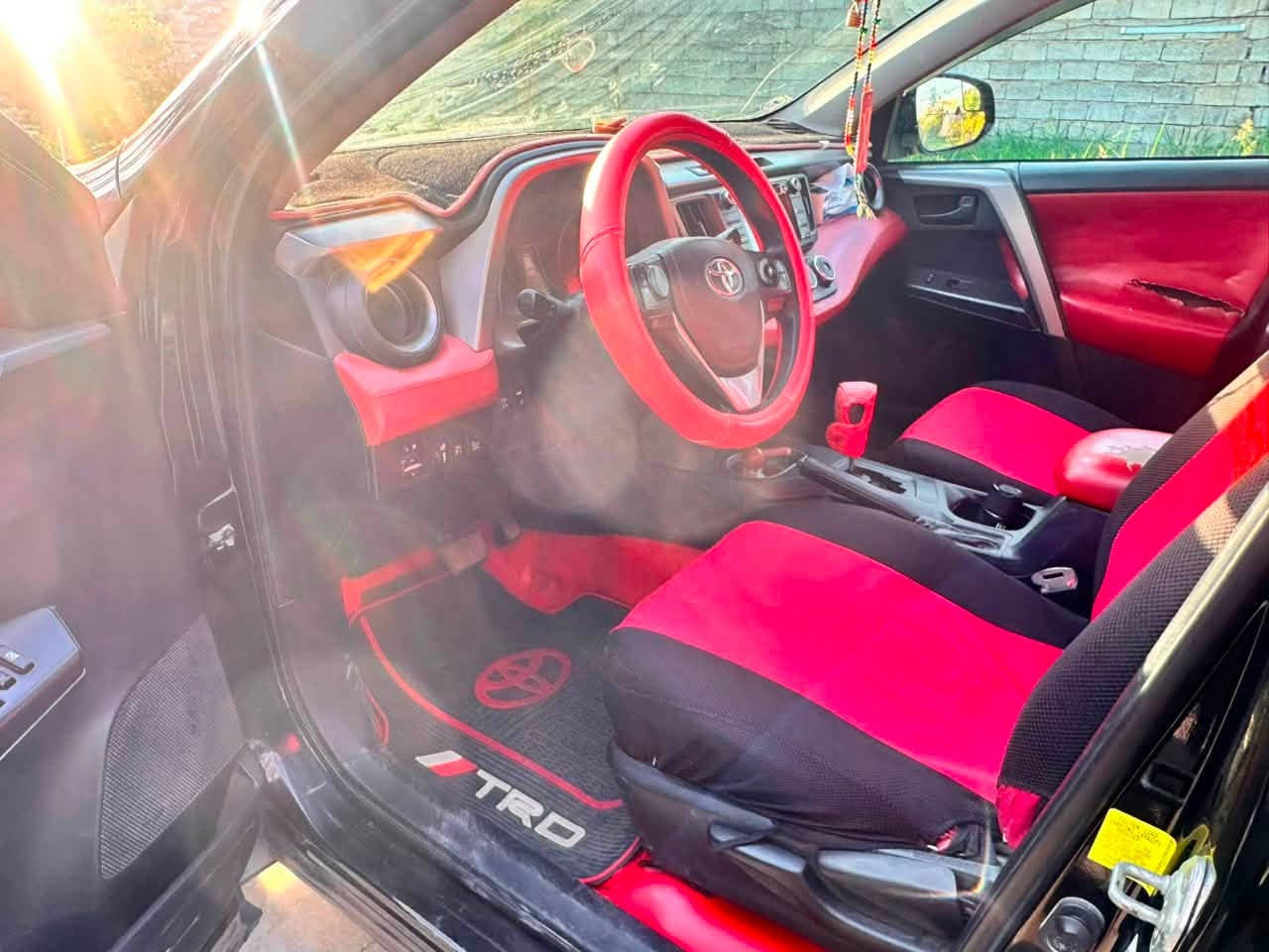 السلام عليكم سياره RAV4 كفاله عامه
محرك 2500 سياره فول عده فتحه  سياره جديده موديل 2018
بدون ضربه وبدن حادث فقط كلير بيها ع كد اشبر بقبق الصندوك ورد امريكي  تفاصيل. اكثر خاص مفتوح. وهاتف ***********
