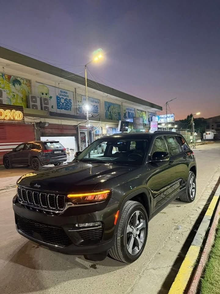 السلام عليكم
Jeep Grand Cherokee Limted  2023
 السياره جديده جدا    حادثها جاملغ وبدلته نفس لون  فقط
ماشيه 39 الف  
.
 المواصفات الأساسية:
 • الموديل: Jeep Grand Cherokee
 • الفئة: Limted  
 • السنة: 2023
 • المحرك: V6 سعة 3.6 لتر 
خزن ميموري 
*رقم بغداد باسمي
 *5 راكب المرغوب
*شفتات سرعه
 *جنطه كهرباء
*اربع انظمة قيادة
*رادارات مانع تصادم 
*اوتو ستوب خروج عن المسار 
*تشغيل عن بعد 
*تدفئه  مقاعد امامي خلفي مع المقود   
*شاشه الكبيره  
* رادارات جانبيه خلفيه 
* تحذير الخروج عن المسار 
* تحذير النقطة عمياء  .
* نظام تحذير عند التقاطعات.  
* المصابيح الأمامية LED.
* كشافات الضباب LED. 
* دخول ذكي. 
* بصمة  للدخول الذكي. 
* حساسات خلفية.
السيارة من انظف الجيبات الموجوده بلعراق
حادثها جاملغ فقط بدلته نفس لون 
بدون دواخل بدون قطرة صبغ 
مكفوله من دعاميه للدعامية
لونها مميز    
وعليها رقم شبه مميز
السعر 345 ورقه وبيها مجال بسيط للشراي 
الاتصال على الرقم 
***********
***********
مكاني بغداد زيونة
