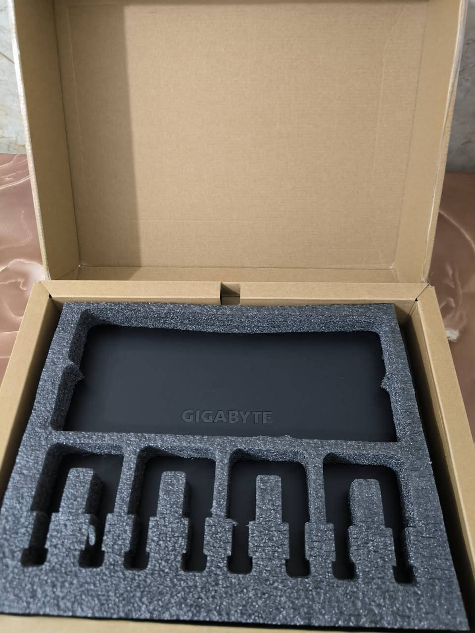 GIGABYTE A16 CVH
Intel Core i7-13620H – 13th Gen

NVIDIA GeForce RTX 5060 8GB GDDR7

16GB DDR5 5200MHz

Samsung 1TB NVMe PCIe SSD

16 inch 1920×1200 – 165Hz 

76Wh Battery

مشحونة مرتين بس مفتوحه من الباكيت 

السعر: مليون و 570 الف

للاستفسار ***********
