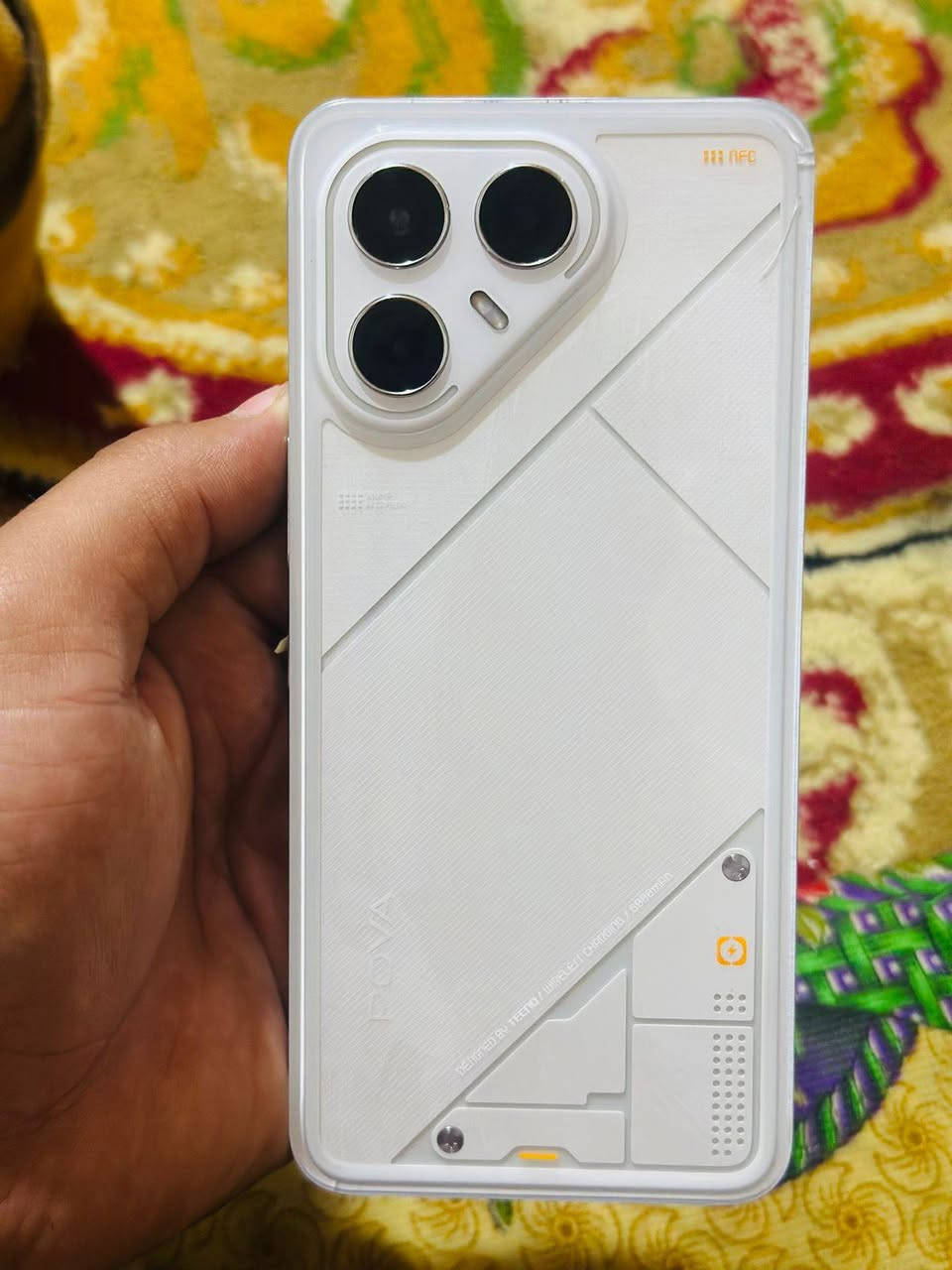 السلام عليكم 
جهاز تكنو بوفا 7 الترا 5g
 جهاز  جديد استعمال قليل 
غراضه كلها كاملة شاحنه + كارتونه  + كفر 
معلومات جهاز كدامك بالصورة 
السعر  425 وبي مجال مكان الديوانية 
*********** واتساب
