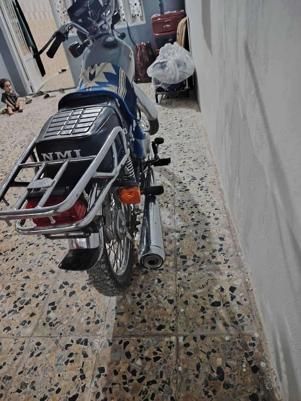 السلام عليكم شباب دراجه لبيع ارشه اصولي وكيله حمودي العارضي دراجه موديل23 كله أصلي 650 وبيه مجال الرقم ***********
