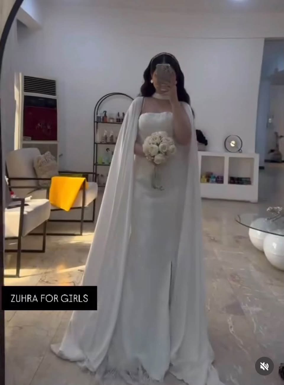 مرحبا عندي هذا فستان العقد مالتي ماخذته تصميم خاص من zuhra for girls واريد ابيعة لان ماعندي مكان اله
الفستان كلش حلو وراقي وكله شغل يدوي
قياسة يلبس ٤٦ وفوك
ويجي قطعتين الفستان الجوة والفوك وشاح ملكي متحرك وما ملبوس على كد العقد لمدة ساعة فقط
 اخذته ب٣٠٠ ورايدتة ب١٥٠ وبي مجال بسيط
***********

نص مكتوب في الصور:
- ZUHRA FOR GIRLS