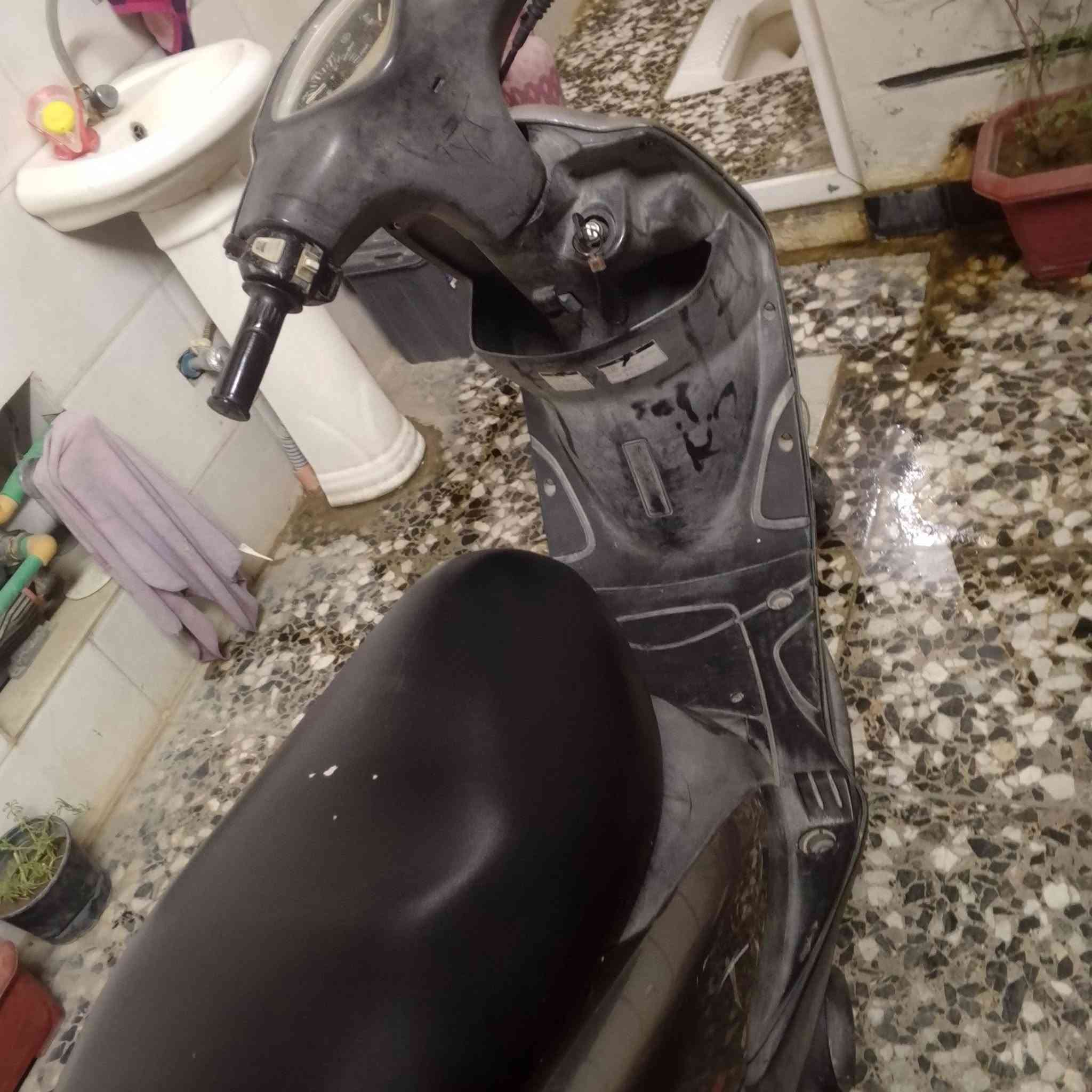 سلام عليكم ورحمه هاي دراجه صاله شهر من نزلته من رمبه وما طالع بيه جديده دراجه تخبل بيه مكينه بل جيس السعر 800. الرقم *********** وعندي أوراقه من نزلته من المعرض المكان بغداد الكماليه
