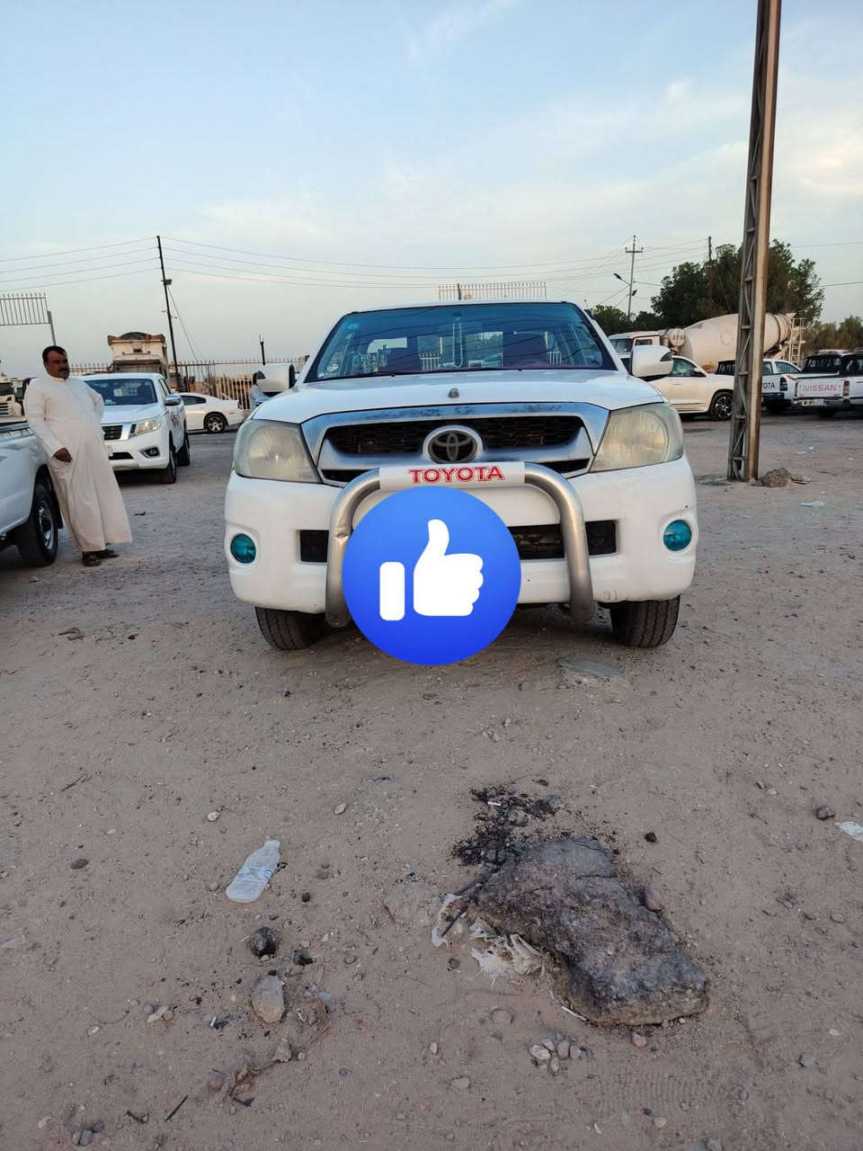 السلام عليكم سياره للبيع موديل 2010 بيه صبغ صفحت البدي مال سايق وشويه من الباب والباقي مكفول َمحرك كير اكسن شاصي رقم دوالي تحويل ون ما جان تواير جداد اربعه مكان سياره بصره زبير رقم الهاتف ***********

