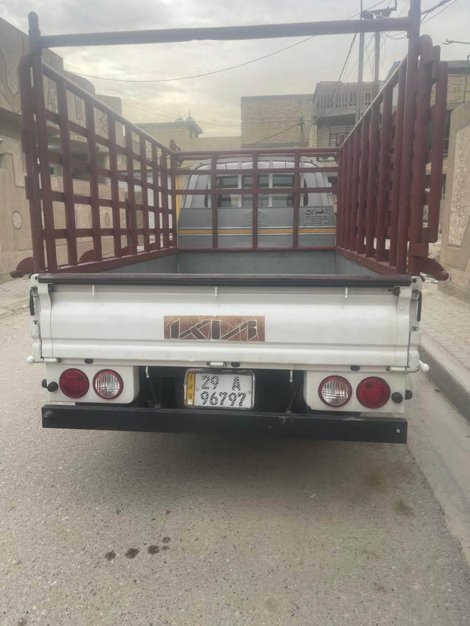 سلام عليكم كيا حمل للبيع نثيه مديل 2022 السياره جاهزه من كلشي كله شغال السياره ابلاديه برغي ما مبدل بيهة رقم السياره واسط بسمنه تحويل ثاني يوم السعر 140 وبيه مجال حك الجيه مكان السياره بغداد الامين سكينه التواصل عل رقم ***********
