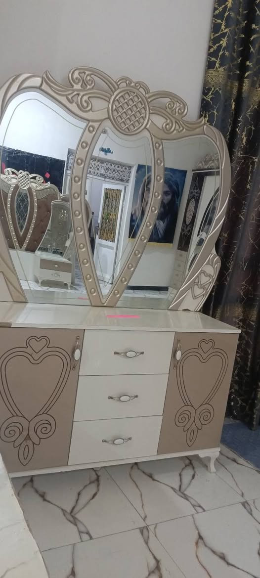 غرفه تركي 8قطع. نضيفه بيه زلوق بصيطه مكان الرفاعي حي كرامه
سعر 550 ‏. 
‪***********‬
