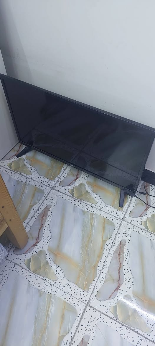 السلام عليكم مكيف وثلاجه وبلازمه للبيع ***********
