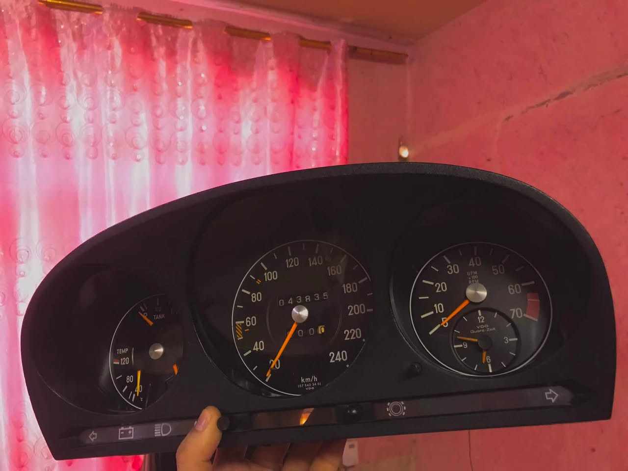 عداد مرسيدس ابو شوارب W116
1980 
نضافتة 90/100
***********
