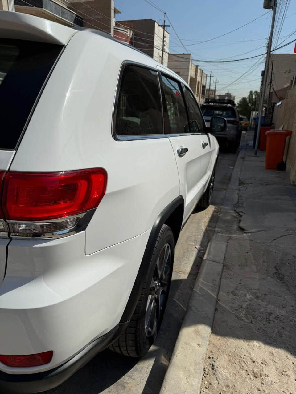 السلام عليكم
جيب ٢٠١٨ خليجي فول limited plus 

ماشية 106000 ألف كيلو، بيها نص صبغ باب وشبر بارد

* بصمة
* تشغيل عن بعد
* جنطة كهرباء
* ويل 20
* تبريد مركزي
* تحكم قيادة 3 أنظمة
* كير بالستيرن شفتات
* ستيرن كهرباء
* تدفئة بالستيرن
* الكشنات تدفئة تبريد
* كشنات جلد فول كهرباء، الكشنات الأمام
* الكشنات الخلفية تدفئة
* بانوراما على طول السقف
* بجم لد وكشافات ضباب
* وضعيات قيادة 3
* حساسات أمامي وخلفي
* مانع تصادم توقف ذاتي
* أوتو ستارت
* كامرة دوارة
* مراي كهرباء قلاب
* 3 شاشات
وبعد بيها مواصفات 
السعر ٢١٥٠٠$ 
***********
