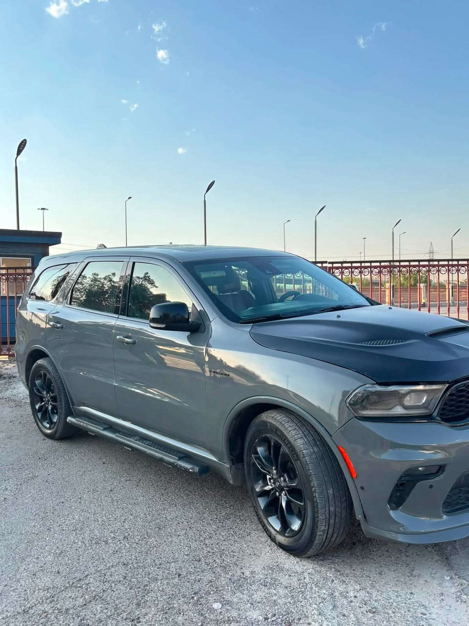 2021 DODGE DURANGO R/T
دوج دورنكو موديل 2021. ارتي

المحرك :V.8 .5.7L .

العداد :94.301 كيلو 

اللون. :اسمنتي داخل احمر بلادي

المواصفات :

مصابيح امامية زنون .

مصابيح امامية مع LED .

تشغيل عن بعد .

ويل قياس 20 أنج .

صندوق كهربائي .

بلوتوث تلفون .

محدد سرعة .

حساسات مع مانع تصادم خلفي .

كاميرا خلفية .

كير شفتر ستيرنك .

تدفئة المقاعد .

تبريد المقاعد الامامية

مقاعد جلد . Vip

مقاعد امامية كهرباء

ذاكرة لحفظ وضعيات الجلوس (ميموري).

استيرن كهربائي وتدفئة بالستيرن. اخوان السيارة فول مواصفات رادار امامي 

سياره بيها منضومة غاز يعني انسى صرف وعطلات واقتصادية

عنوان : بغداد 

***********

سعر 24.000 بيها مجال ترهم مراوس حسب قناعة
