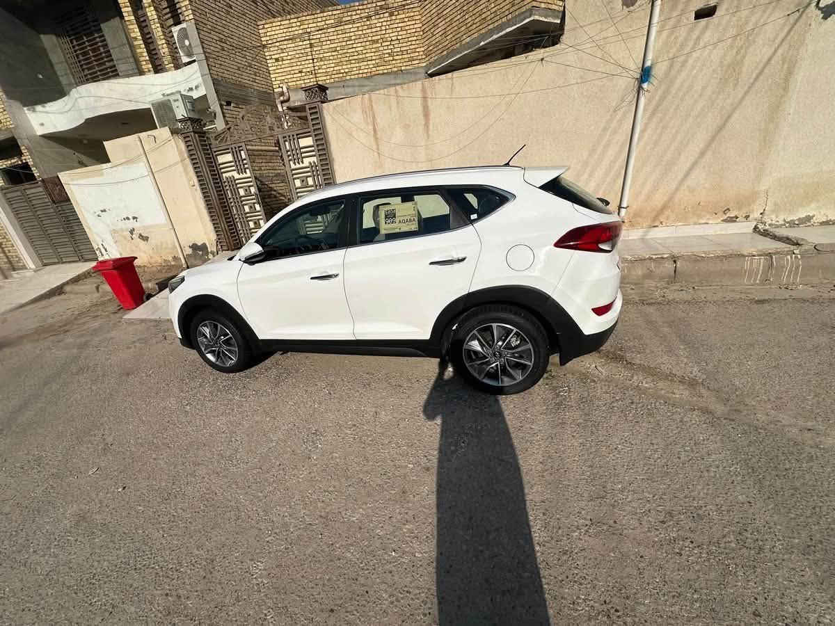 توسان موديل 2018 رقم اربيل الجديد كفاله عامه بي صدعات باب سايق فقط فول موصفات بس فتحه مابيه مكينه وكير مكفول والسونار موجود بلمنشور مكان سياره ميسان سعره 172 وبيه مجال قليل غير متواجد على انترنيت 
***********

نص مكتوب في الصور:
- ددددد مهمممم