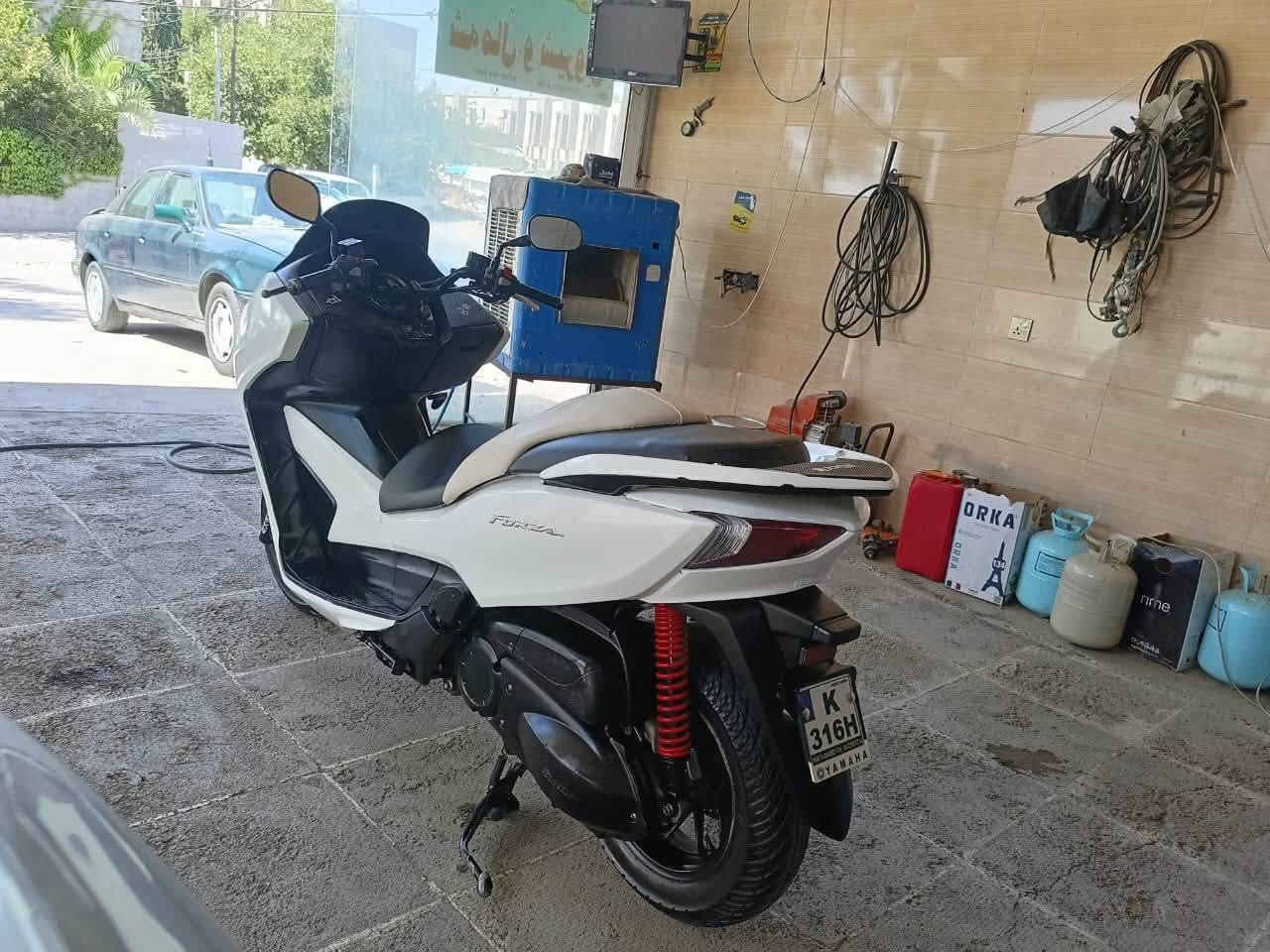 HONDA FORZA 012
بۆ فرۆشتن هەموگیانی بە شەرتو بە زەمان 
شکای نیە ماتۆڕەکە تەنها ۷٠ هەزار ڕۆیشتە
کامل سێرفز کراوە مەسرەفی تیا نی بە زەمانی هەمو شتێک ئەی فرۆشین 
ڕدێتەر خەمی گەرم بونیو نیە مەکینەی ۲٥٠cc
ماڵی دۆست ماتۆڕکە خۆی دیارە پێویستی بە وەسف نیە
شۆن سلێمانی بۆ نرخیش خوار هەمو بازاڕە
بۆ زانیاری زیاتر تێل بکەن بە ***********
