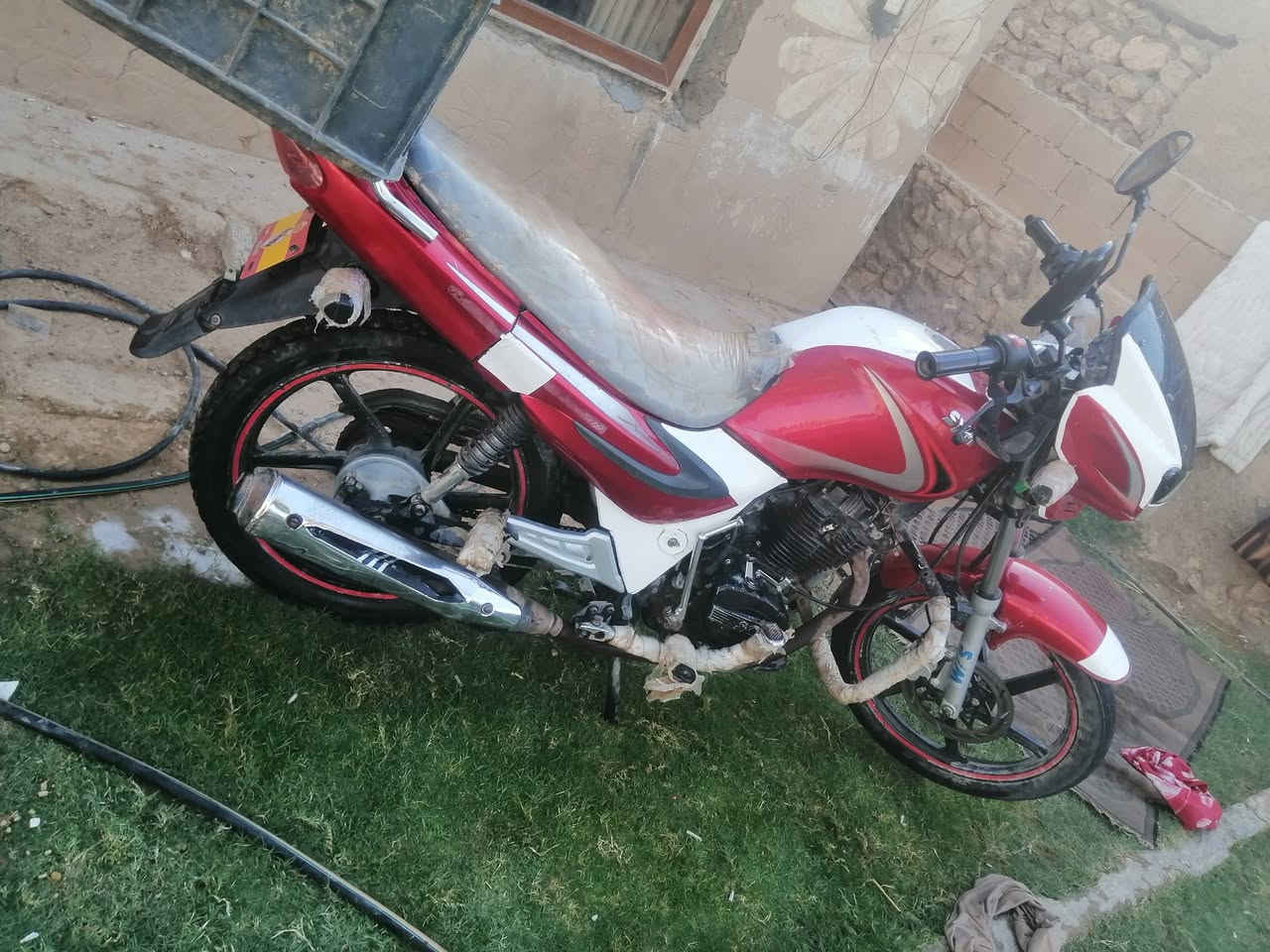 السلام عليكم للبيع سايم موديل 2017 مكمرك وكامل وكهربائياته كلها شغاله السعر 850 وبي مجال للشراي مكانه عنه ناحيه الريحانه
***********

