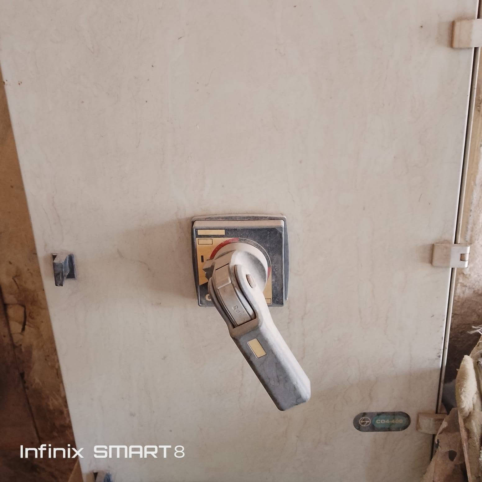 قيم وخذ ***********

نص مكتوب في الصور:
- Infinix SMART 8