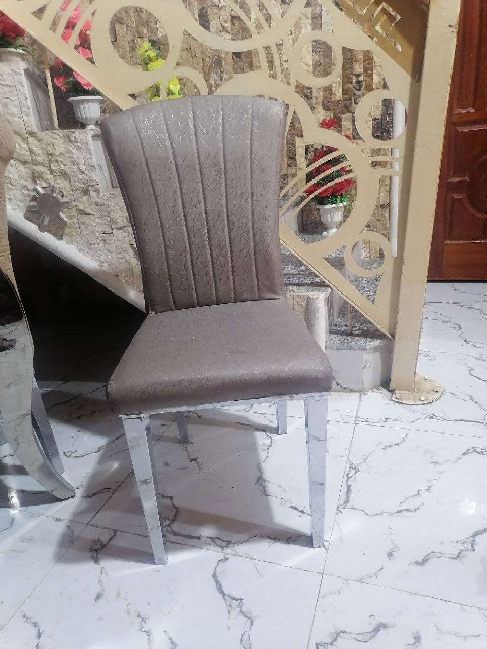 ميز مرمر • ستانلس ستيل • ٦ كراسي
