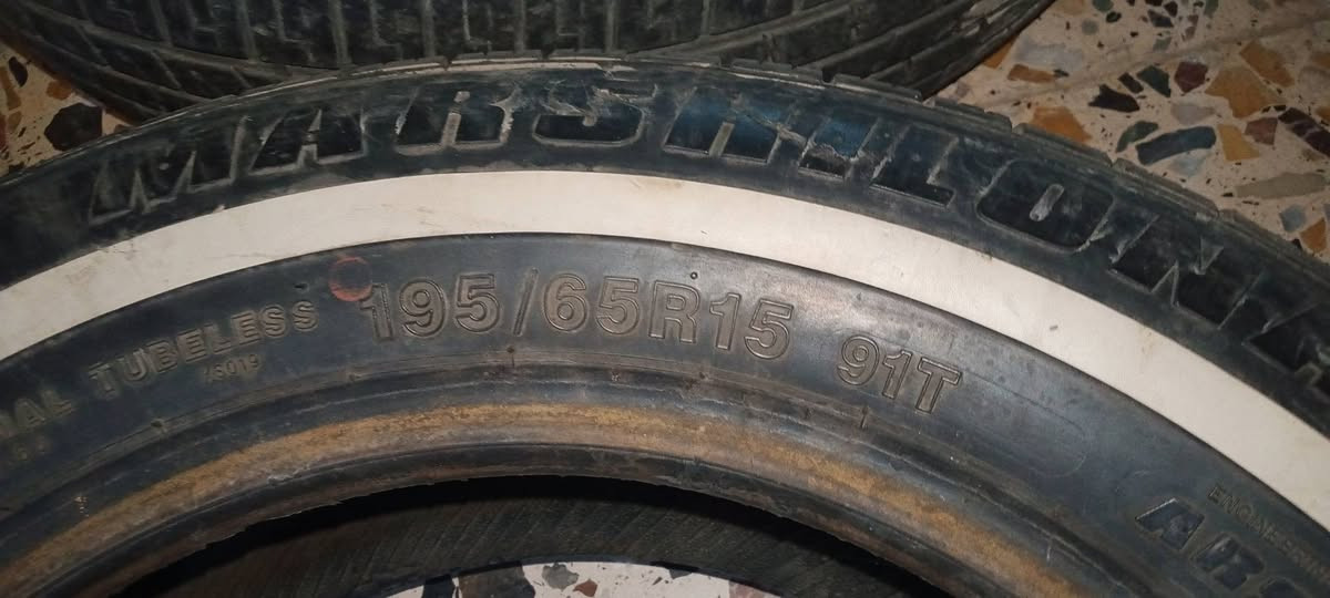 حجم 16 ويل 
سلام عليكم تايرات البيع نضيفات بس 1بي رگع 2 ) 4تايرات خط ابيض 4(1عادي الزوج ب85 وبي مجال العنوان بغداد المدائن رقم الهاتف *********** فقط وات ساب
