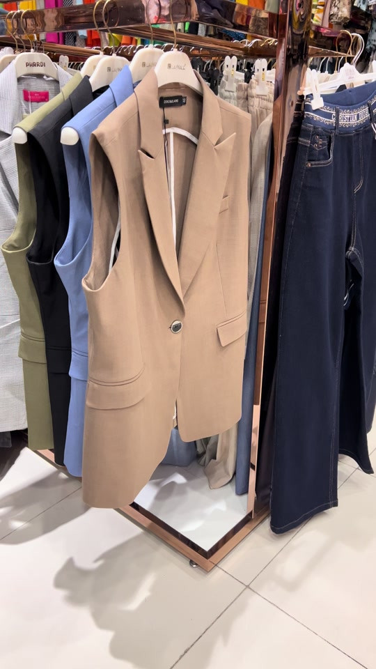 ‏4T4 Fashion تخفيضات…تخفيضات 🔥 العنوان: الحارثيه _بغداد مول / الطابق الاول مقابيل Lc                   المنصور مول/ الطابق الارضي  توجد خدمة التوصيل في بغداد وجميع المحافظات🚕🚕 🌸للاستفسار ارسال رسالة للبيج اوالاتصال بالرقم ***********🌸 #اكسبلور #فاشن #fashion  #ترند #الشعب_الصيني_ماله_حل😂😂 
