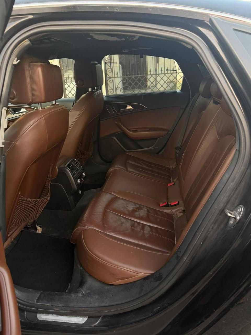 Audi A6 2015 (( خليجي ))
للبيع مراوس اودي A6 فول 

السياره جاهزة بدون نواقص نهائيآ
  
اودي A6 

موديل 2015

 اللون اسود

ماشي 133 الف مايل
 مواصفات خليجية السيارة 
استلام شركة سردار في اربيل 
ضمان دولي السيارة         
                 

محرك 6 سلندر تنفس طبيعي  كير ٨ سرع 🚀 بشرط وضع شركة

                                المواصفات ١/١
1-ابواب وجنطه شفط             

٢- بصمة

٣- سايد بريك كهرباء 

٤- اوتو stop في الازدحامات 

٥- خمس بصمة

٦- بردة خلفية

٧- بردة جانبية

٨- كشنات جلد لاونين قرميطي

٩- كشنات كهرباء

١٠- كشنات خزن ميموري

١١- سيدي  جنجر ٦ اقراص (CD box)
‏DVD

١٢- سستم صوت كامل مضخم 10

١٣- شاشة متحرك

١٤- بلوتوث

١٥- اوتو هولد

١٦- ٤ حساسات امامية

١٧- ٤ حساسات خلفية

١٨- ٤ وضعيات قيادة

١٩- گیر  اوتوماتيك 

٢٠- گیر عادي 

٢١- گیر سپورت

٢٢- گیر  ستیرن (شفتات ستيرن)

٢٣- عداد سرعة 300 ✈️

 ٢٤- نظام ABS و مانع انزلاق 

٢٥- قفل  سرعة 

٢٦- تحكم ستيرن جهتين 
 
٢٧- بك   لايت ليد

٢٨- لايتات  امامي  ليد

٢٩- كشافات زينون

 ٣٠- لايتات  نظام دوارة

٣١- زراك لايت جهتين 

٣٢- مري قلاب 

٣٣- اشاير بالمري 

٣٤- تبريد مركزي ٣ قطع مناخ منفصل تحكم كامل من قبل السائق او راكب الامامي و الخلفي 

٣٥- ثلاجة
 
 ****************
گیر و محرك بالشرط

حدادية جديد بالشرط

تبريد ثلج بالشرط
******************

السيارة بيها فقط صبغ حزام بدون حادث 
معجون السيارة كفاااااااله عامه 

*******************
مکان سيارة اربيل 📍
رقم اربيل دولي سنويه هز فحص جديد
) السياره باسمي تحب تحويل تحب وكاله نفس اليوم
*********** واتساب
***********☎ أربيل, العراق
