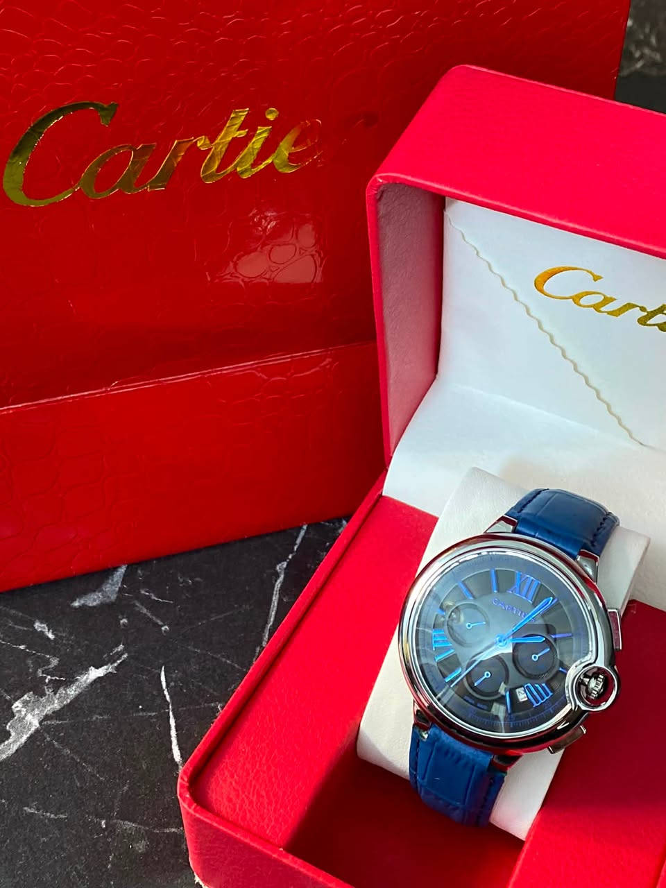 CARTIER
كارتير  

طلاء ثابت 

جميع السناتر شغالة 

عداد شهري 

سير جلد طبيعي

قفل سير فراشة باتك الاصلي

كوالتي عالي 

الضهر براغي ضد المي

الوزن 81 g

القطر  40 m 🕐

السمك m 15 ♾

السعر 35.000 الف 

للمراسله او الحجز

***********
