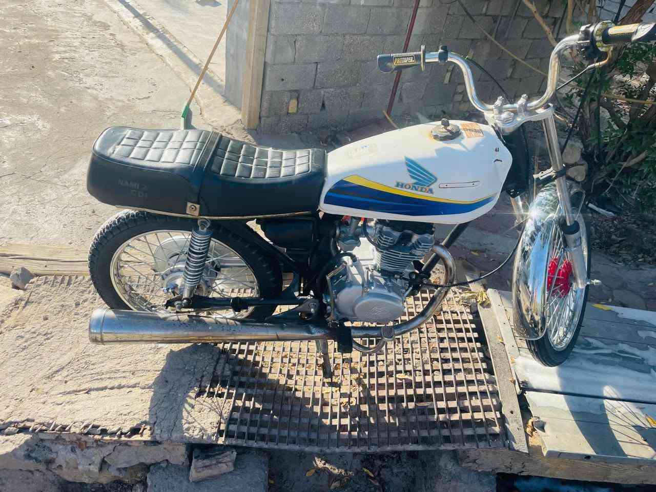 425 وبيها م
السلام عليكم مديل 23 دراجه جاهزه كامله 
تخم تاير ويلات جديد دبلات جديده 
ما نقصها شي  
السعر 425 وبيها م
لاستفسار *********** واتساب +تصال 
تصال ***********
