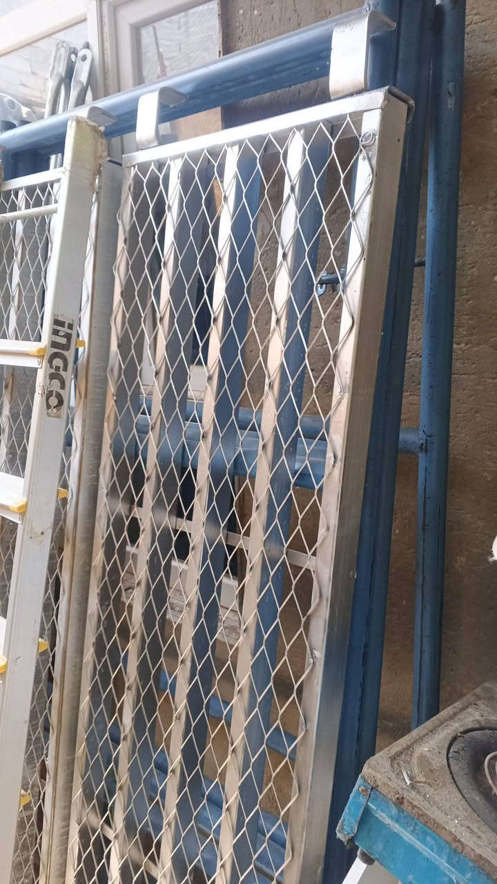 اغراض للبيع جبس بورد مستعمل وخشب معاكس وسكلات جدد وادريلات جدد وعرباين جدد بعقوبة الاتصال ***********
