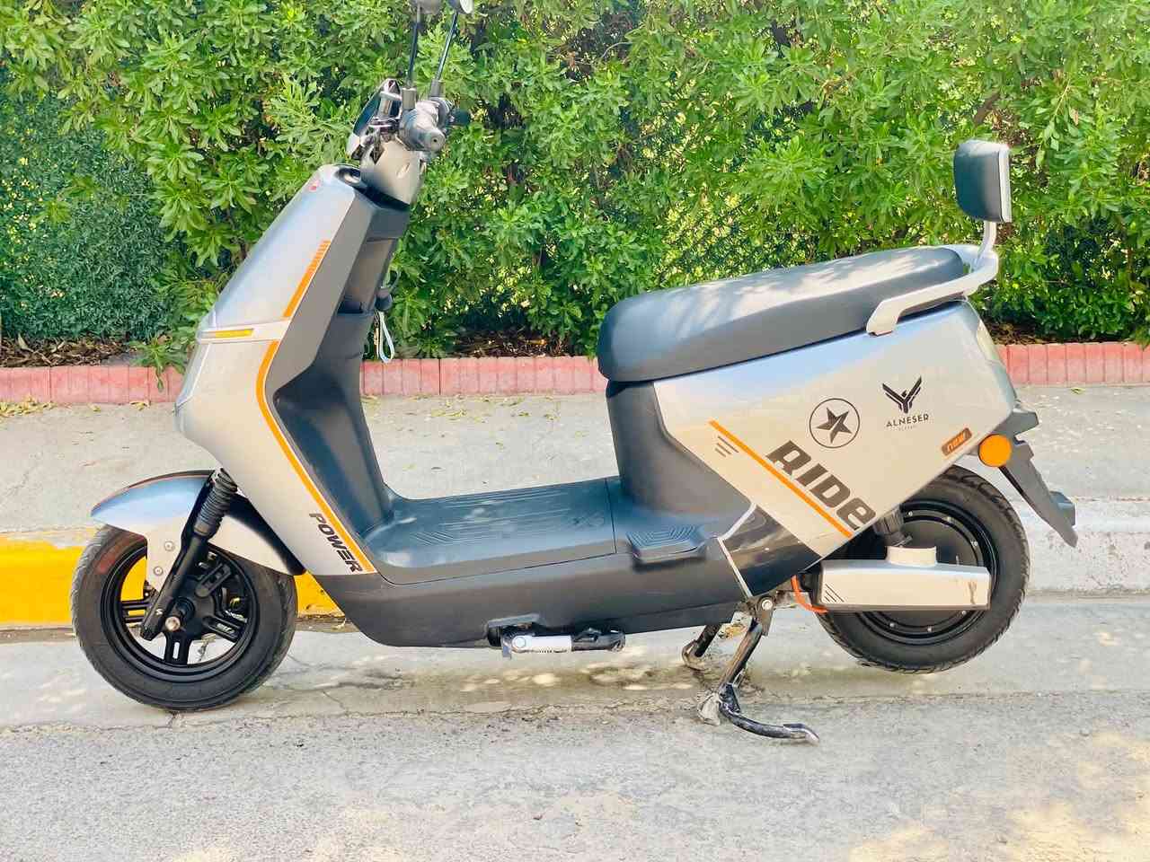 دراجه شحن موديل 2025
6 بطاريات ع الفحص 
تمشي 50 كيلو 
بيها بك 
بيها بارك 
بيها 3 نمر سرعه 
سرعتها 60 
بيها سويج 1 وبصمه 1 
بيها كشوط بسيطه واضحه بالصور والفديو 
سعرها 575 
مكاني اليرموك والعامريه 
رقمي ***********
