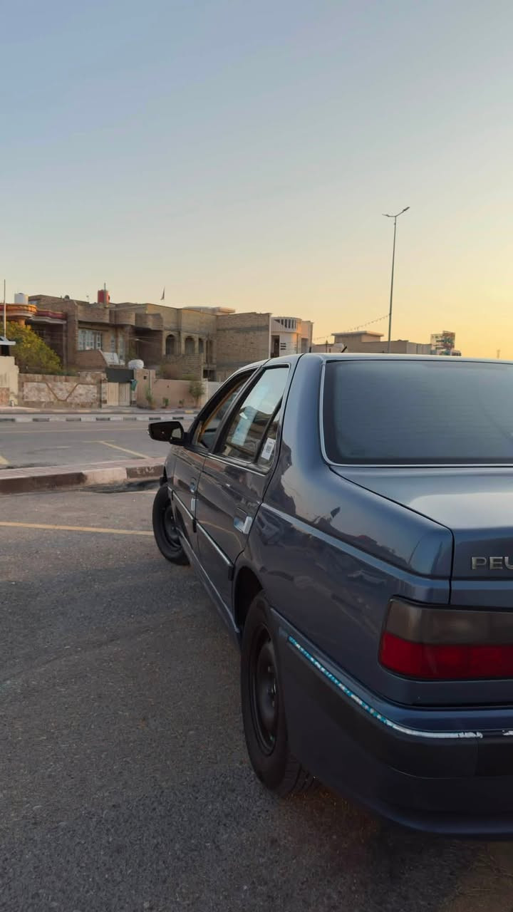 2025

🚘 السيارة: بيجو بارس Peugeot Pars
📅 الموديل: 2025
⚙️ المحرك: 1.8 لتر XU7P
🔧 عدد السلندرات: 4 سلندر
🐎 القوة: 97 حصان تقريباً
💪 العزم: 153 نيوتن متر
🕹️ القير: عادي 5 سرعات + ريوس
🚗 الدفع: أمامي FWD
⛽ الوقود: بنزين
🛢️ سعة التانكي: 70 لتر
🛞 نوع السيارة: سيدان عائلية
👥 عدد الركاب: 5 أشخاص

المواصفات والتجهيزات

* نظام ABS مانع انغلاق الفرامل
* نظام EBD لتوزيع قوة الفرملة
* إيرباغ للسائق والراكب الأمامي
* زجاج كهربائي
* مرايات كهربائية
* تحكم بالنظام الصوتي من المقود
* تكييف
* سنتر لوك
* نظام إنذار
* سنسورات خلفية حسب التجهيز
* مقصورة داخلية واسعة ومريحة
* شنطة خلفية واسعة
* إضاءة أمامية جيدة
* جنوط وإطارات بحالة جيدة
* كامرة خلفية 
* حساسات خلفية 
* كشنات كهرباء 
سياره خير من الله مواصفات وجاهزة من كلشي 
* شاشه تدعم كاربلاي 
* مرايات وي فتحت السيارة 

✨ الموديل 2025
✨ السيارة نظيفة جداً
✨
ملاحظة : السياره كفاله عامه ومن كلشي مثل ما موضح بلسونار كلشي جديد وعلى وضع الشركة والسنويه لحد 2030 وبسمي السياره مداور ثاني يوم تبريد خير من الله 
رقم بغداد 
📍 الموقع: [ميسان العمارة ]
📏 الممشى: [22 الف ]
🎨 اللون: رمادي غامق
💰 السعر: [88$ وبيه مجال ]
📞 للاستفسار: [*********** /***********]

ملاحظة: البيع للجادين فقط، والفحص على حساب المشتري
