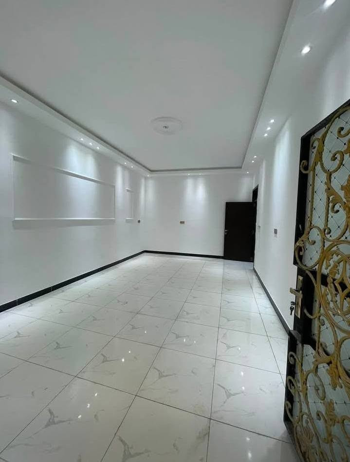 150 متر 
السعر 290 مليون وبي مجال 
البناء🏗️
الطابق الارضي 

صاله وغرفه نوم ومطبخ 

ومنوورر وخدمات 

الطابق الثاني 3 غرف نوم وخدمات 

الموقع حي الجهاد ديوان المختبرات 
للاستفسار اكثر الاتصال أو زياره موقع مكتب محمد المدار 
*********** أبو محمد
